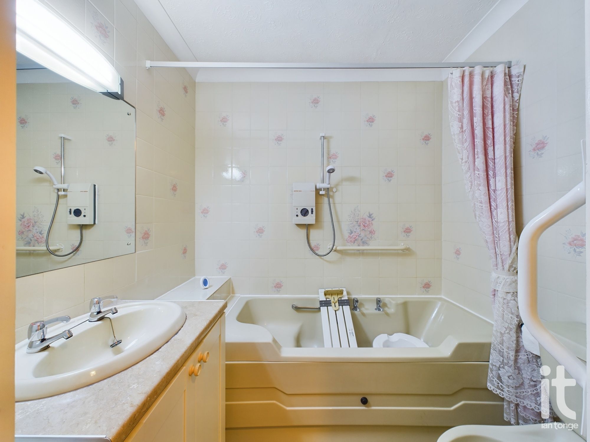 1 bedroom apartment flat/apartment SSTC in Stockport - Photograph 8.