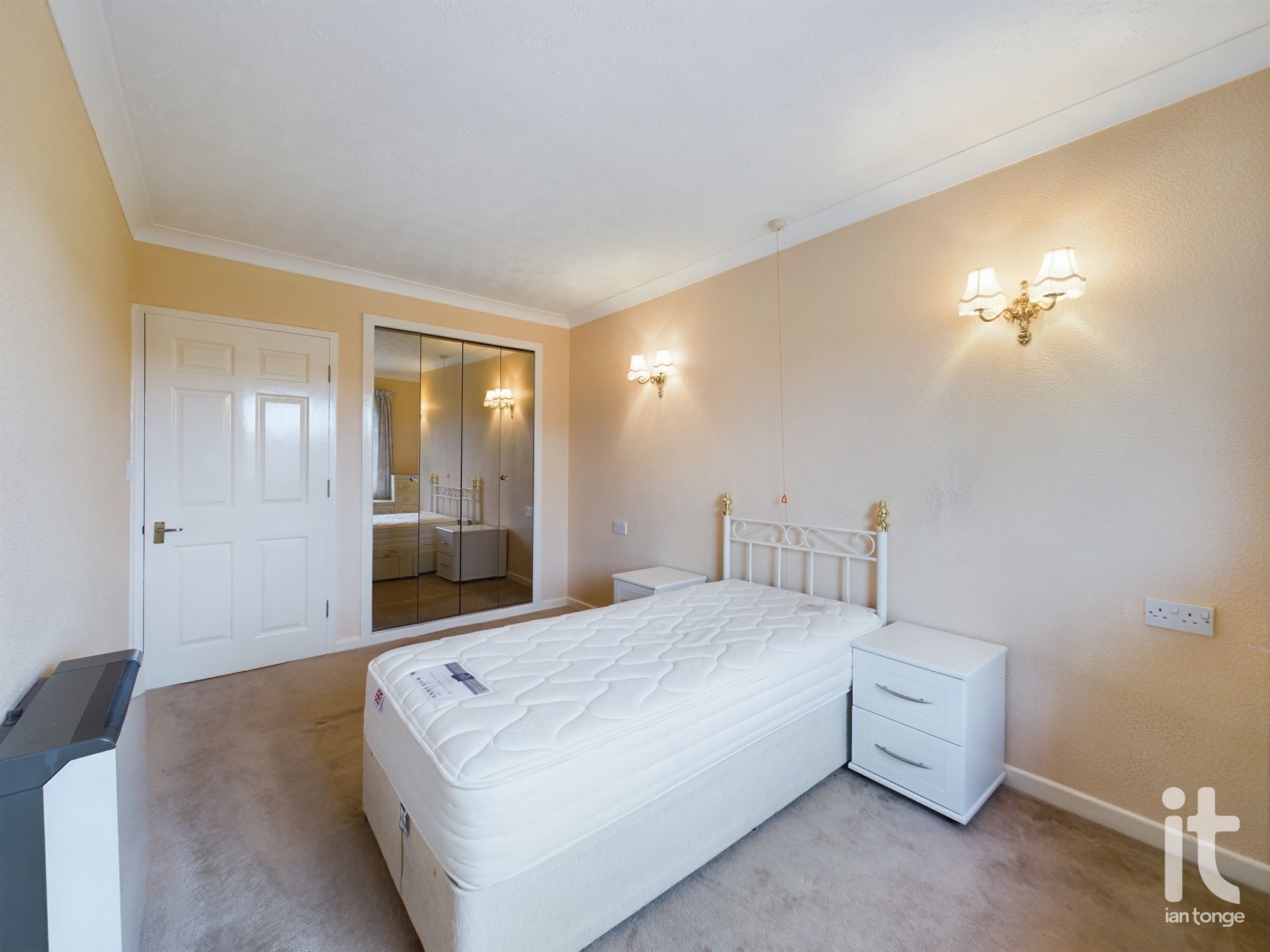 1 bedroom apartment flat/apartment SSTC in Stockport - Photograph 5.
