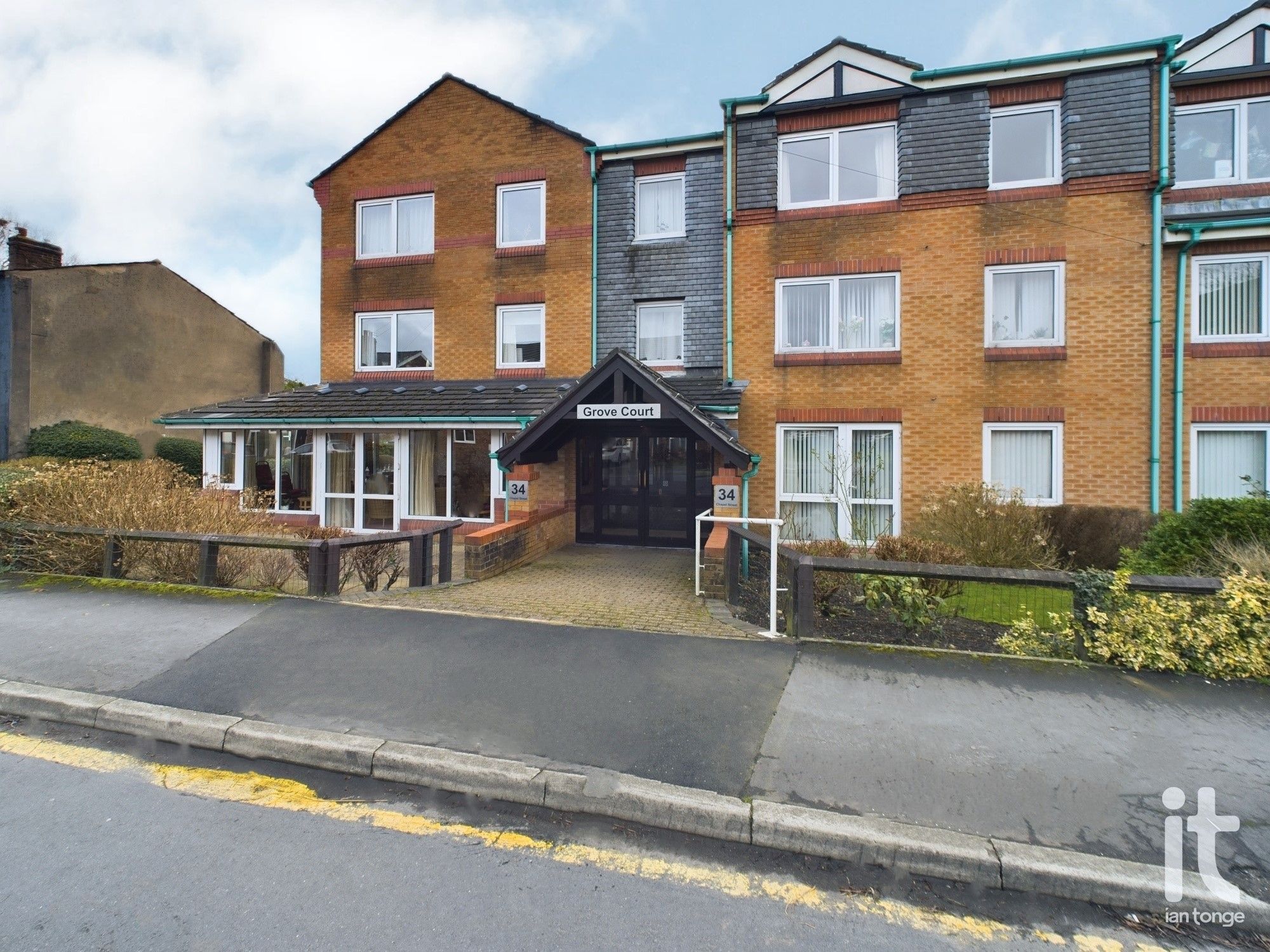 1 bedroom apartment flat/apartment SSTC in Stockport - Photograph 1.