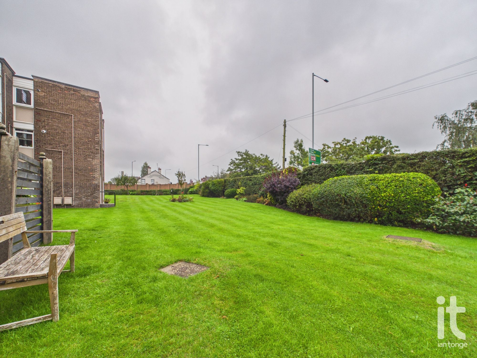 2 bedroom apartment flat/apartment For Sale in Stockport - Photograph 5.