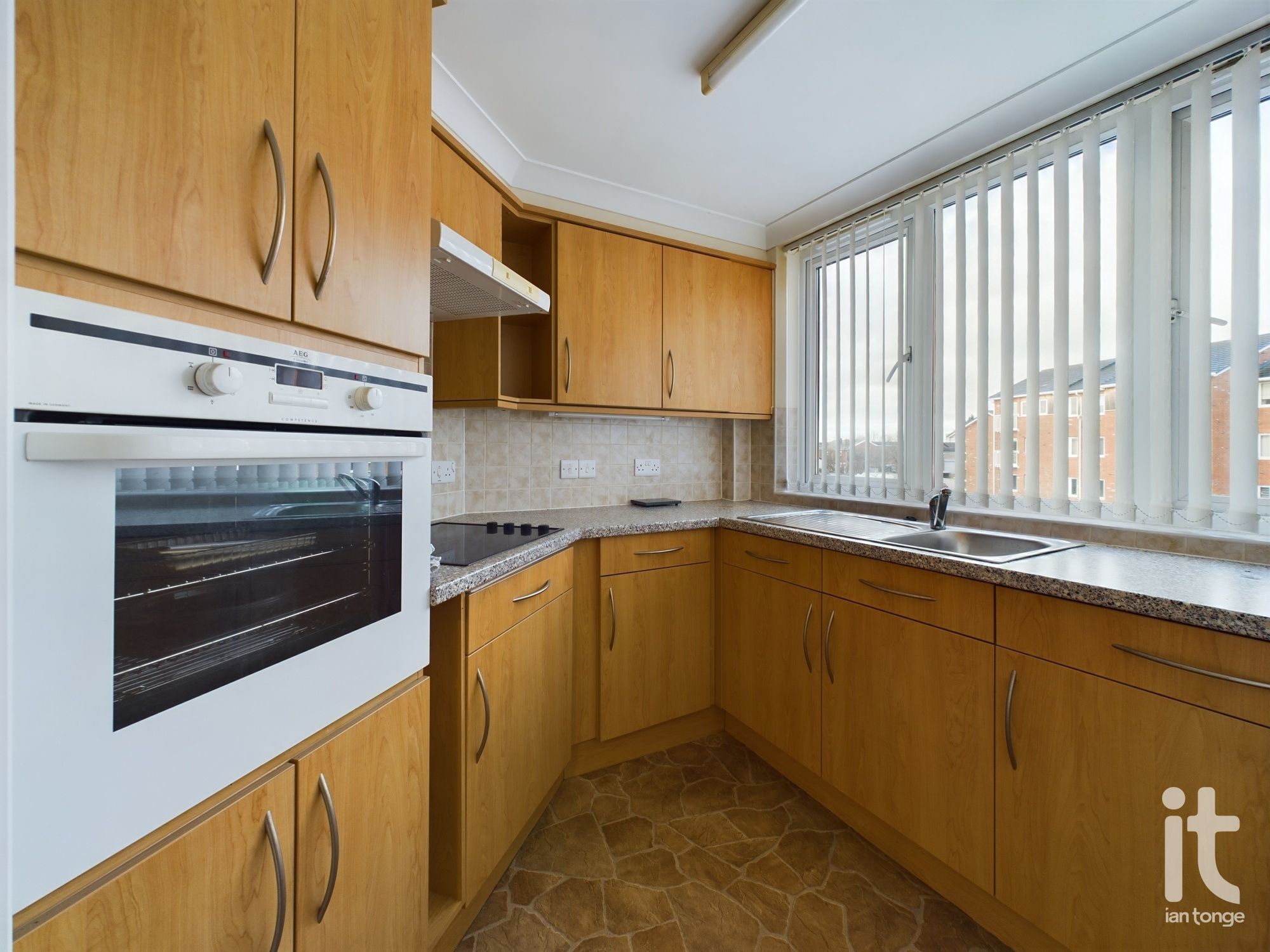 1 bedroom flat flat/apartment For Sale in Stockport - Photograph 7.
