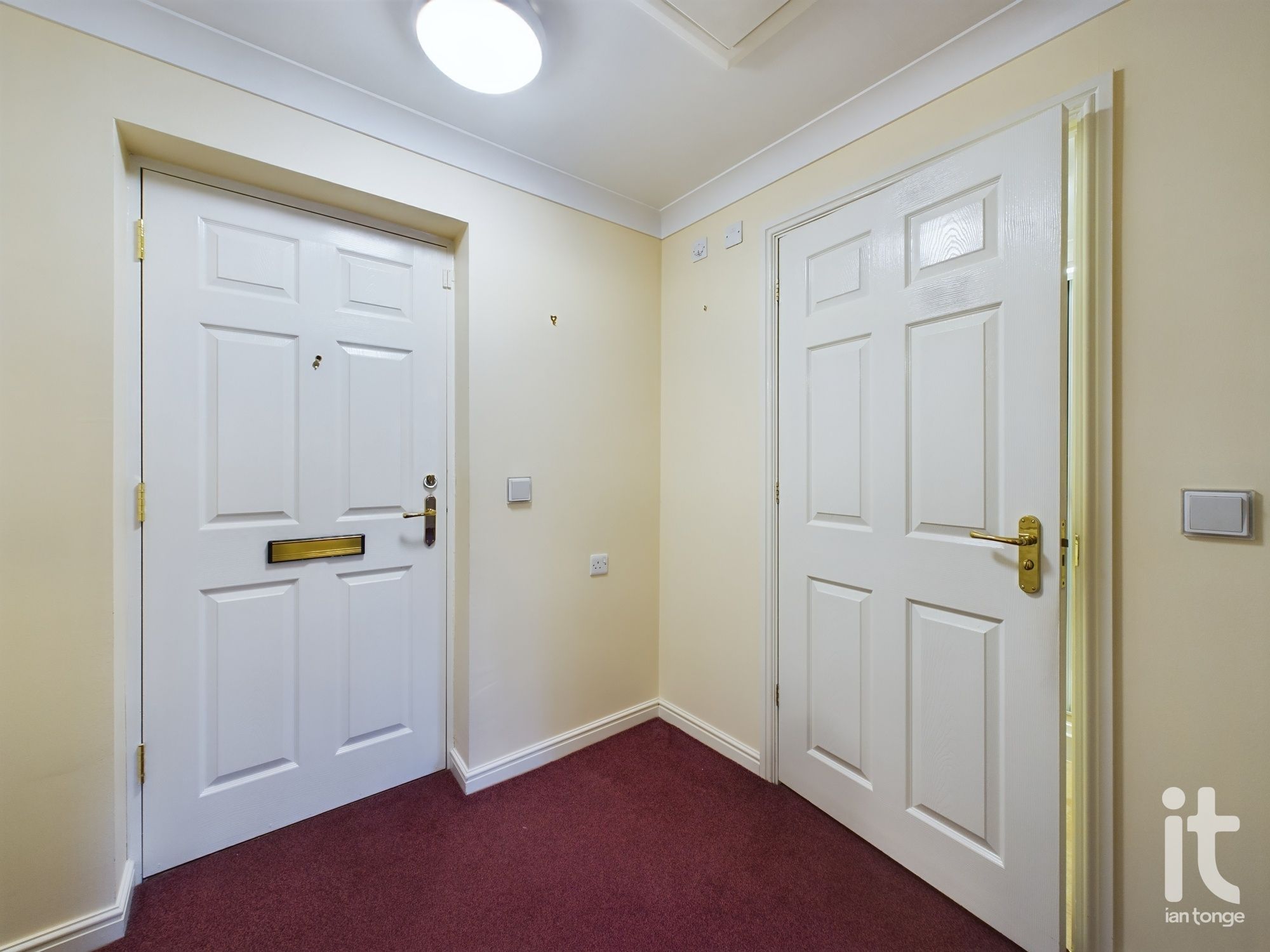 1 bedroom flat flat/apartment For Sale in Stockport - Photograph 1.