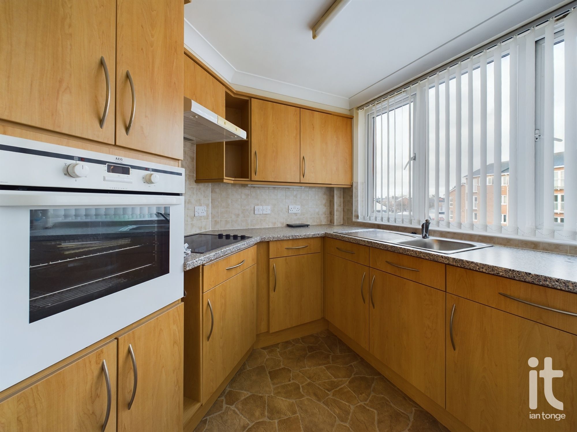 1 bedroom flat flat/apartment For Sale in Stockport - Photograph 8.