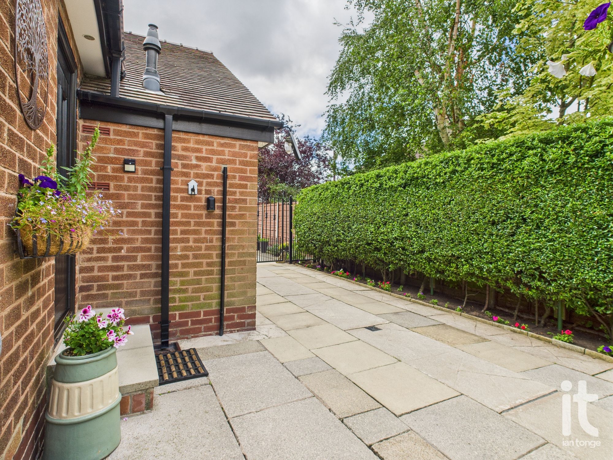 2 bedroom semi-detached bungalow Sold in Stockport - Photograph 24.