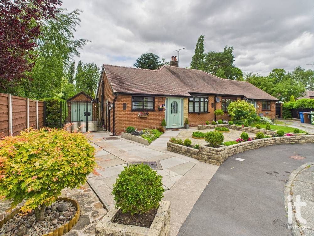 2 bedroom semi-detached bungalow Sold in Stockport - Photograph 1.