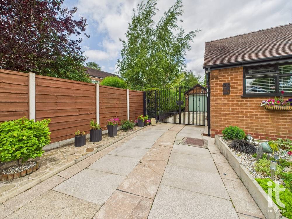 2 bedroom semi-detached bungalow Sold in Stockport - Photograph 18.