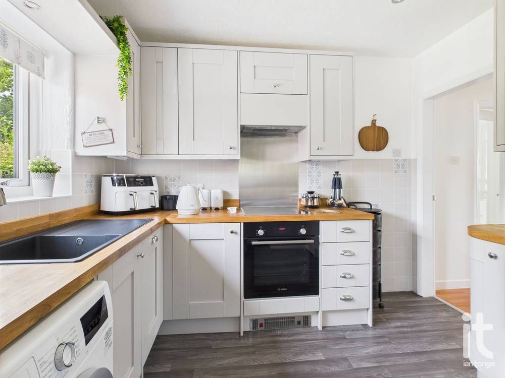 2 bedroom semi-detached bungalow Sold in Stockport - Photograph 7.