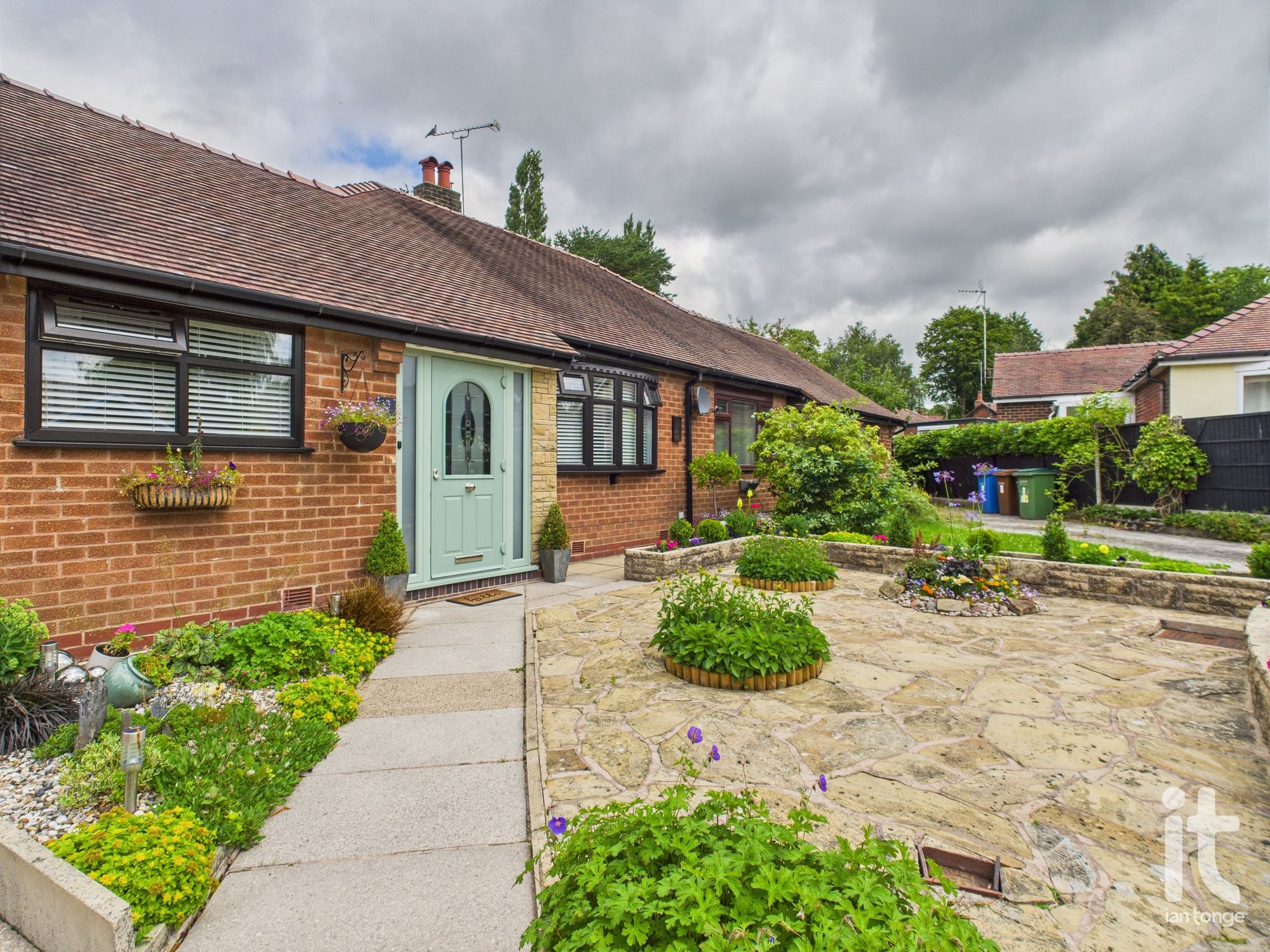 2 bedroom semi-detached bungalow Sold in Stockport - Photograph 23.