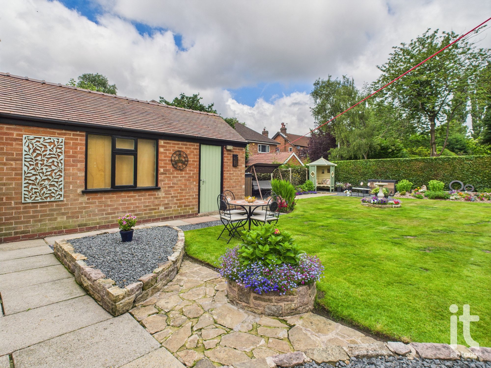 2 bedroom semi-detached bungalow Sold in Stockport - Photograph 18.