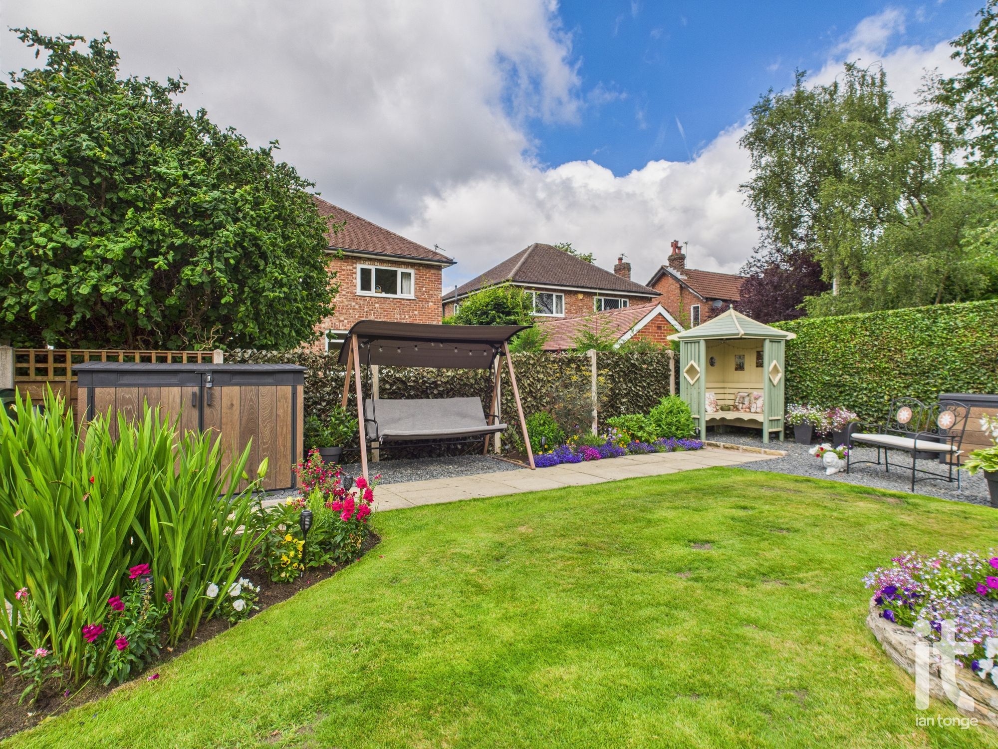 2 bedroom semi-detached bungalow Sold in Stockport - Photograph 16.