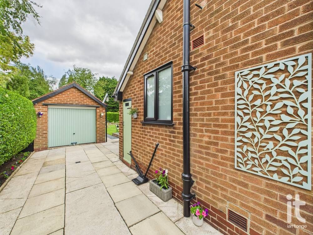 2 bedroom semi-detached bungalow Sold in Stockport - Photograph 17.