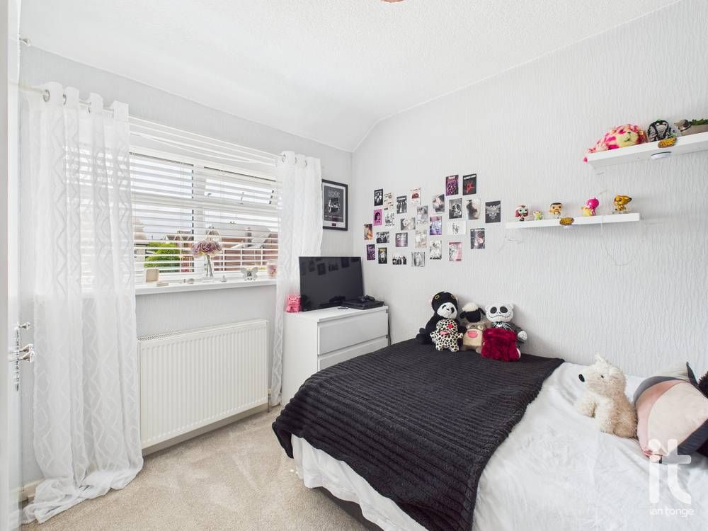 2 bedroom semi-detached bungalow Sold in Stockport - Photograph 13.