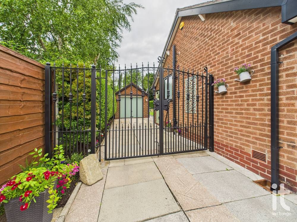 2 bedroom semi-detached bungalow Sold in Stockport - Photograph 19.