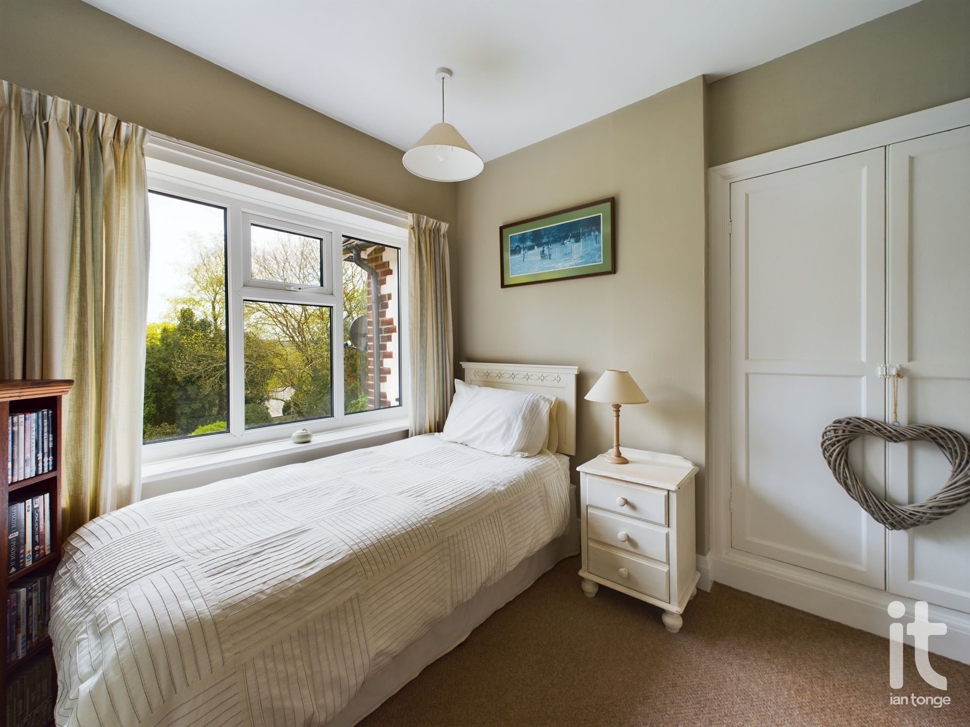 4 bedroom detached house Under Offer in Stockport - Photograph 20.