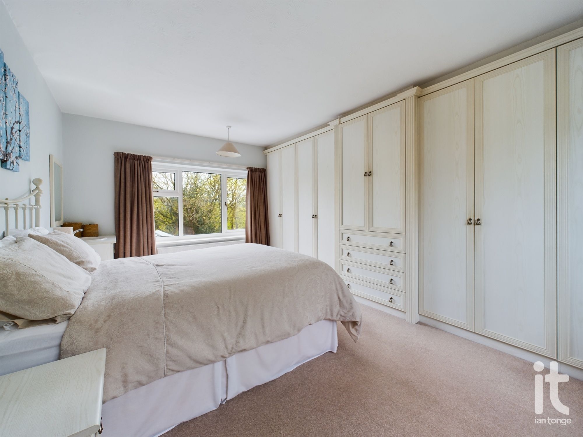 4 bedroom detached house Under Offer in Stockport - Photograph 33.