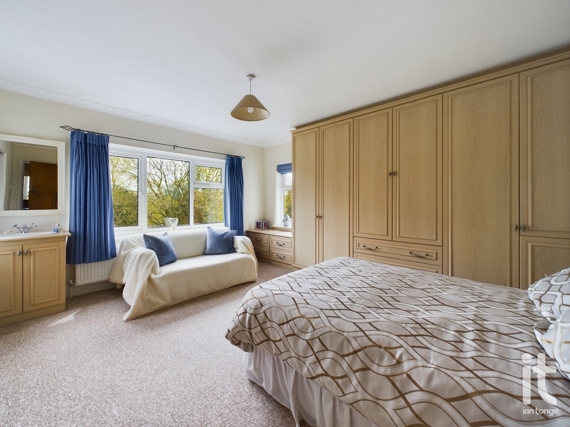 4 bedroom detached house Under Offer in Stockport - Photograph 38.