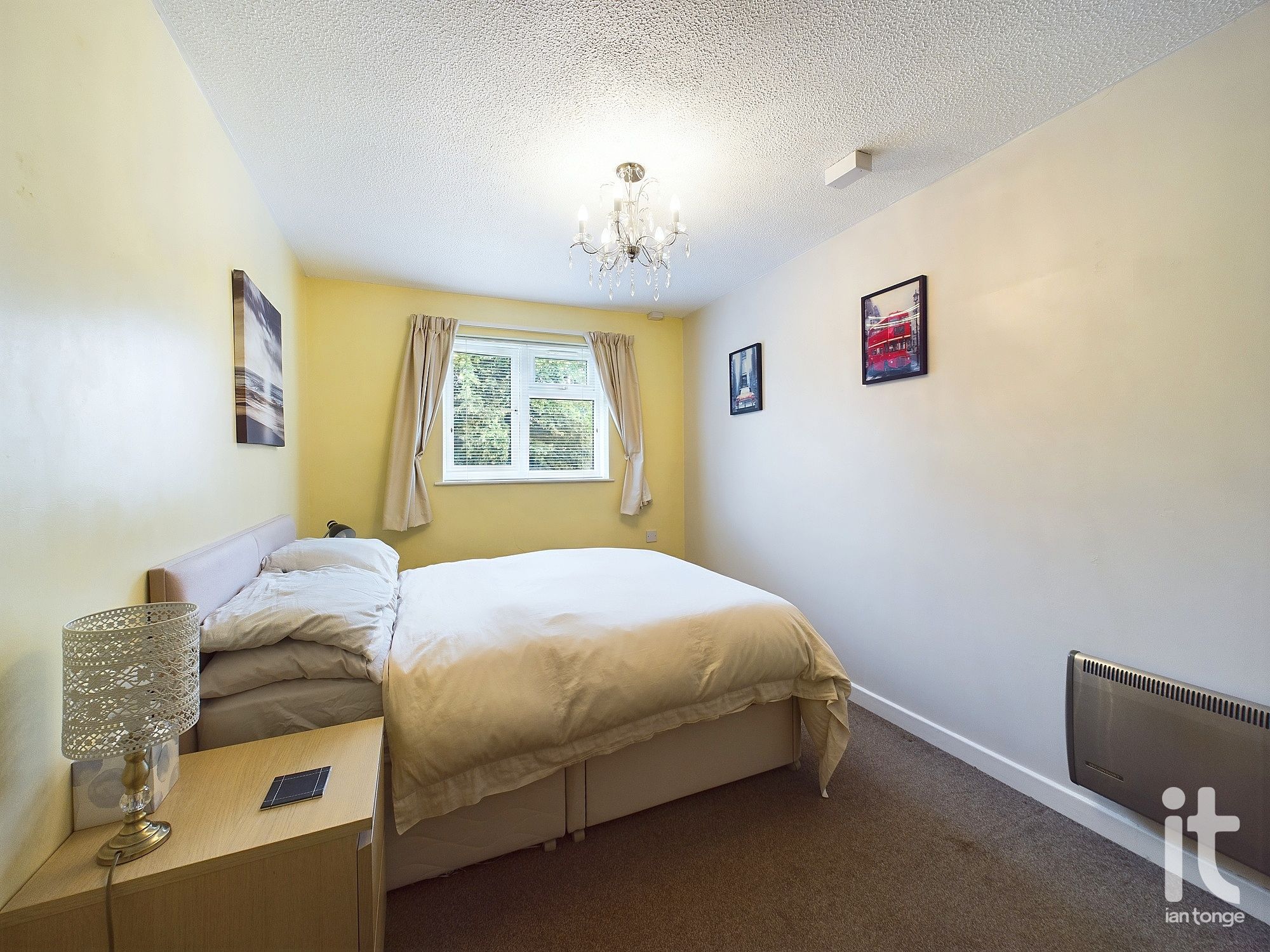 2 bedroom flat flat/apartment Sold in Stockport - Photograph 4.