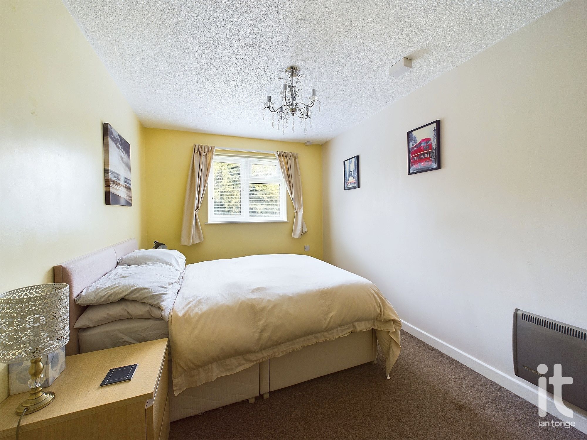 2 bedroom flat flat/apartment Sold in Stockport - Photograph 5.