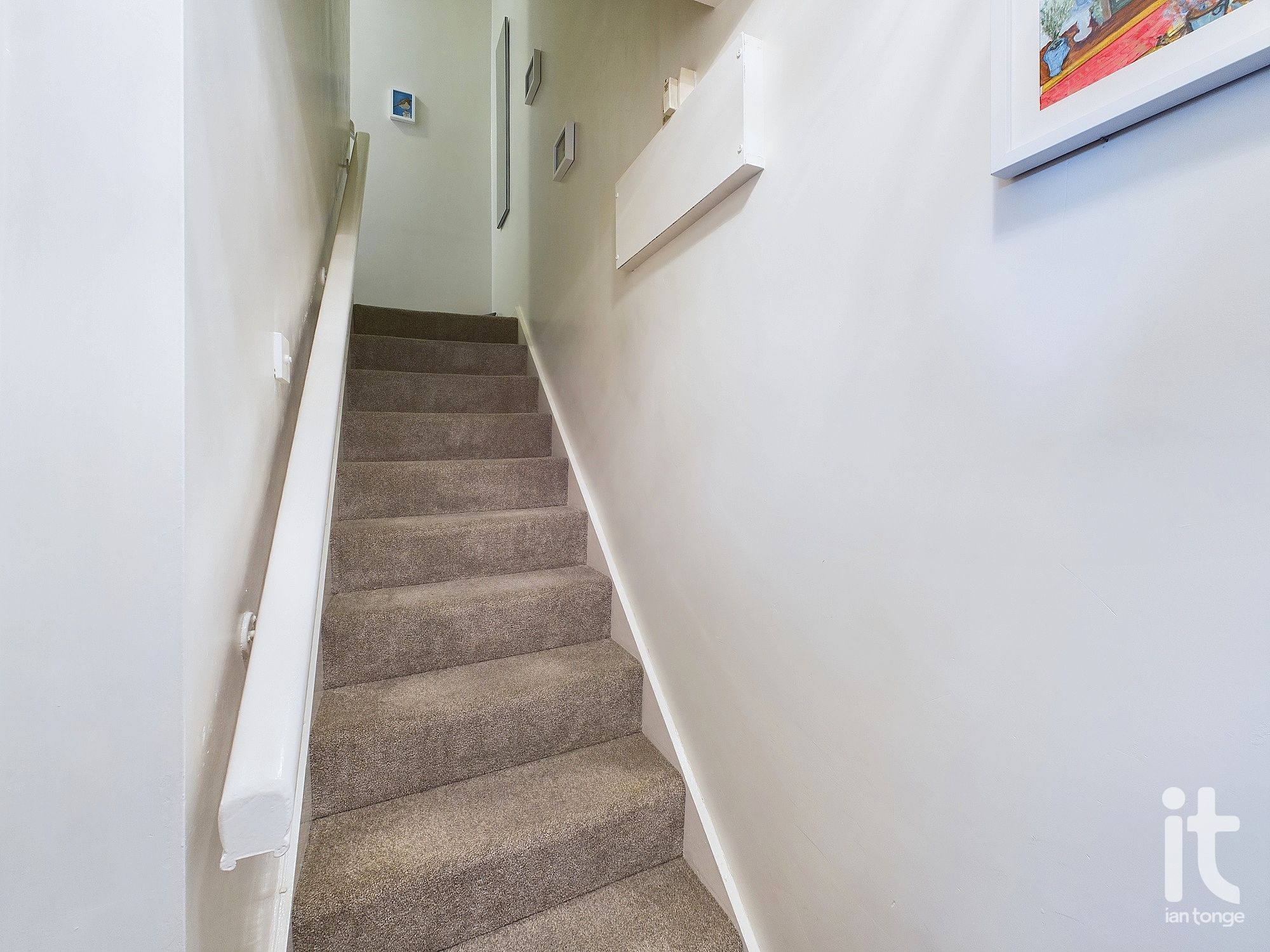 2 bedroom flat flat/apartment Sold in Stockport - Photograph 1.