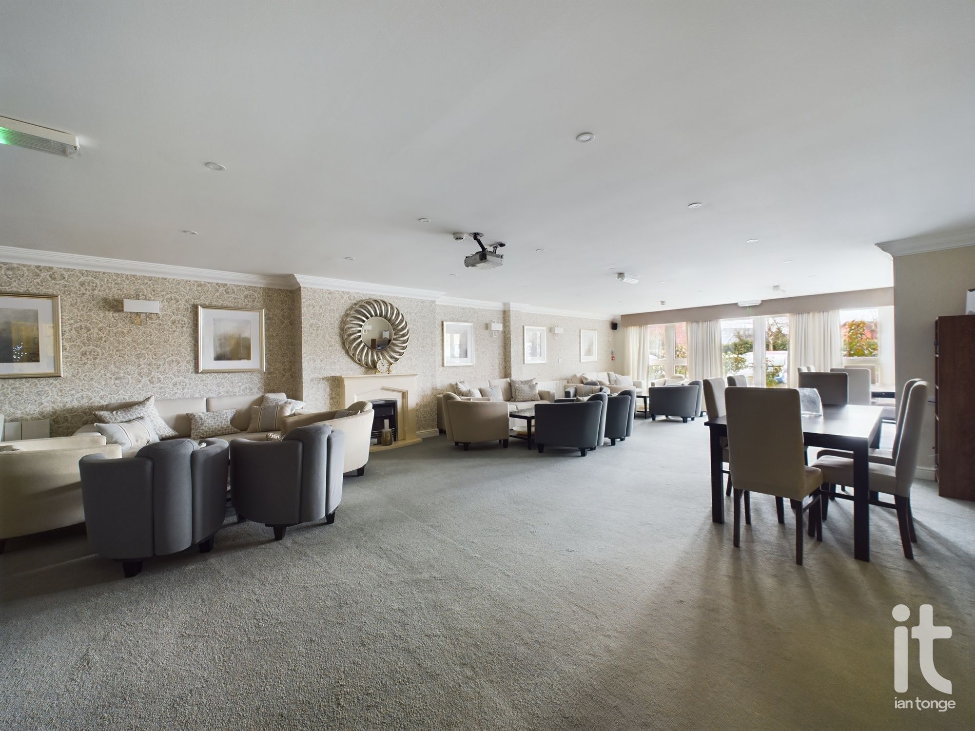 1 bedroom apartment flat/apartment SSTC in Stockport - Communal Lounge.