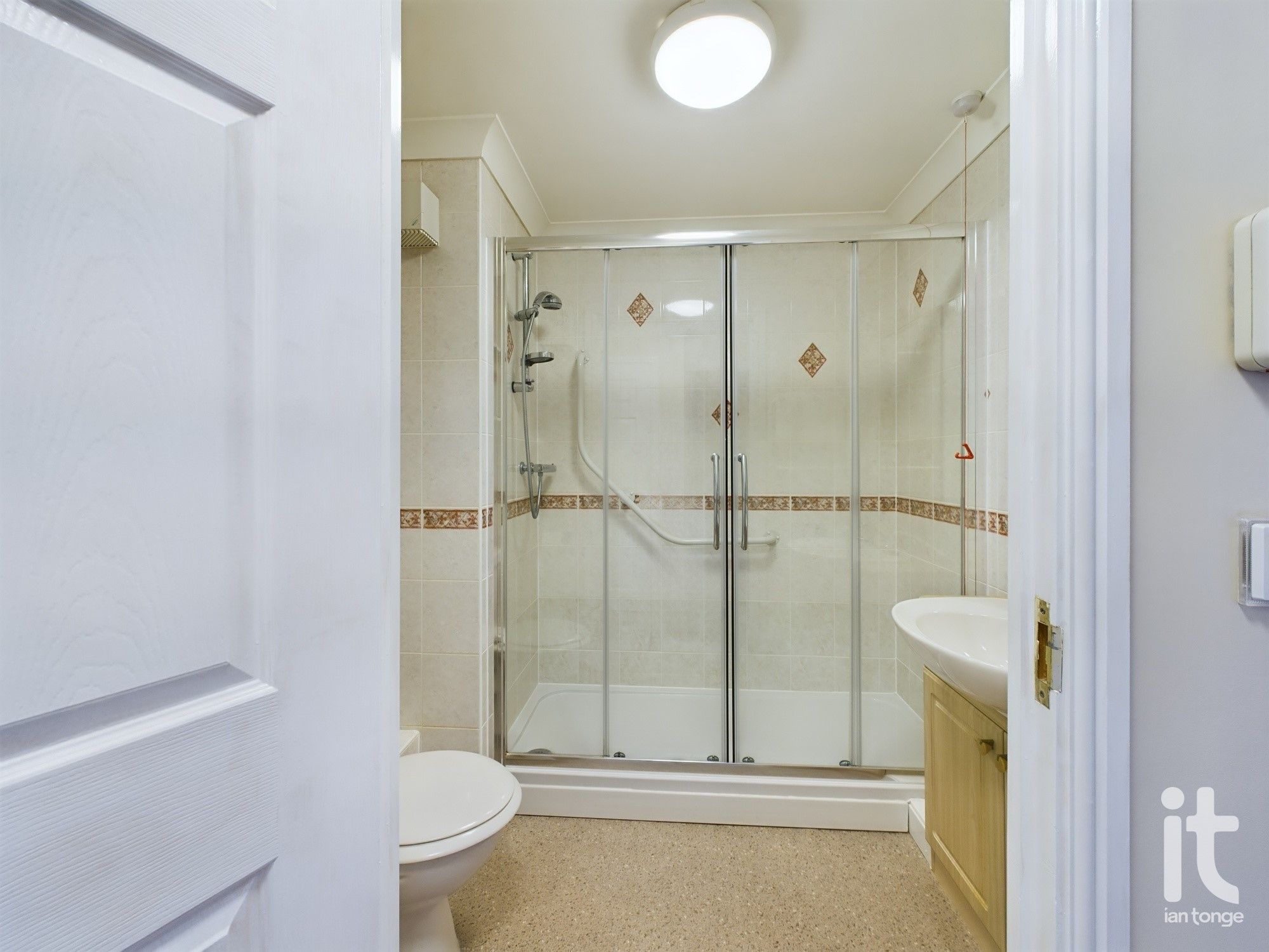 1 bedroom apartment flat/apartment SSTC in Stockport - Photograph 8.