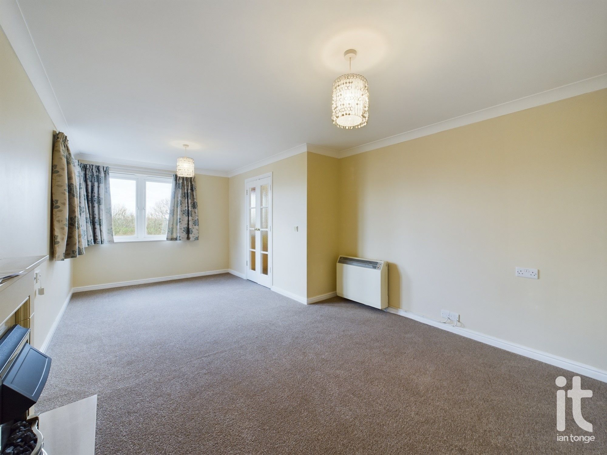 1 bedroom apartment flat/apartment SSTC in Stockport - Photograph 2.