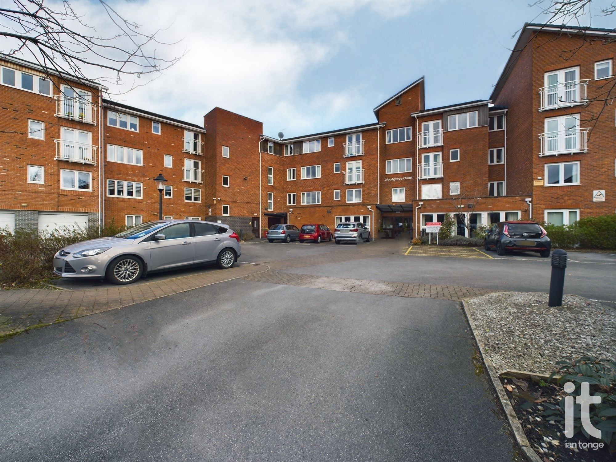 1 bedroom apartment flat/apartment SSTC in Stockport - Photograph 1.