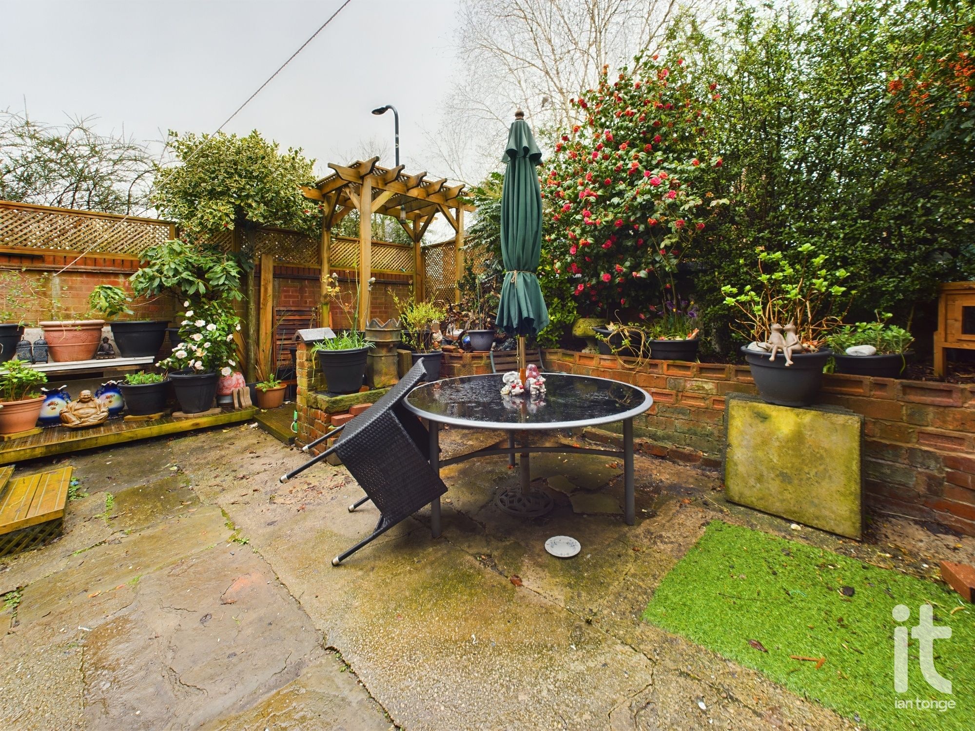 2 bedroom end terraced house Sold in Stockport - Photograph 24.