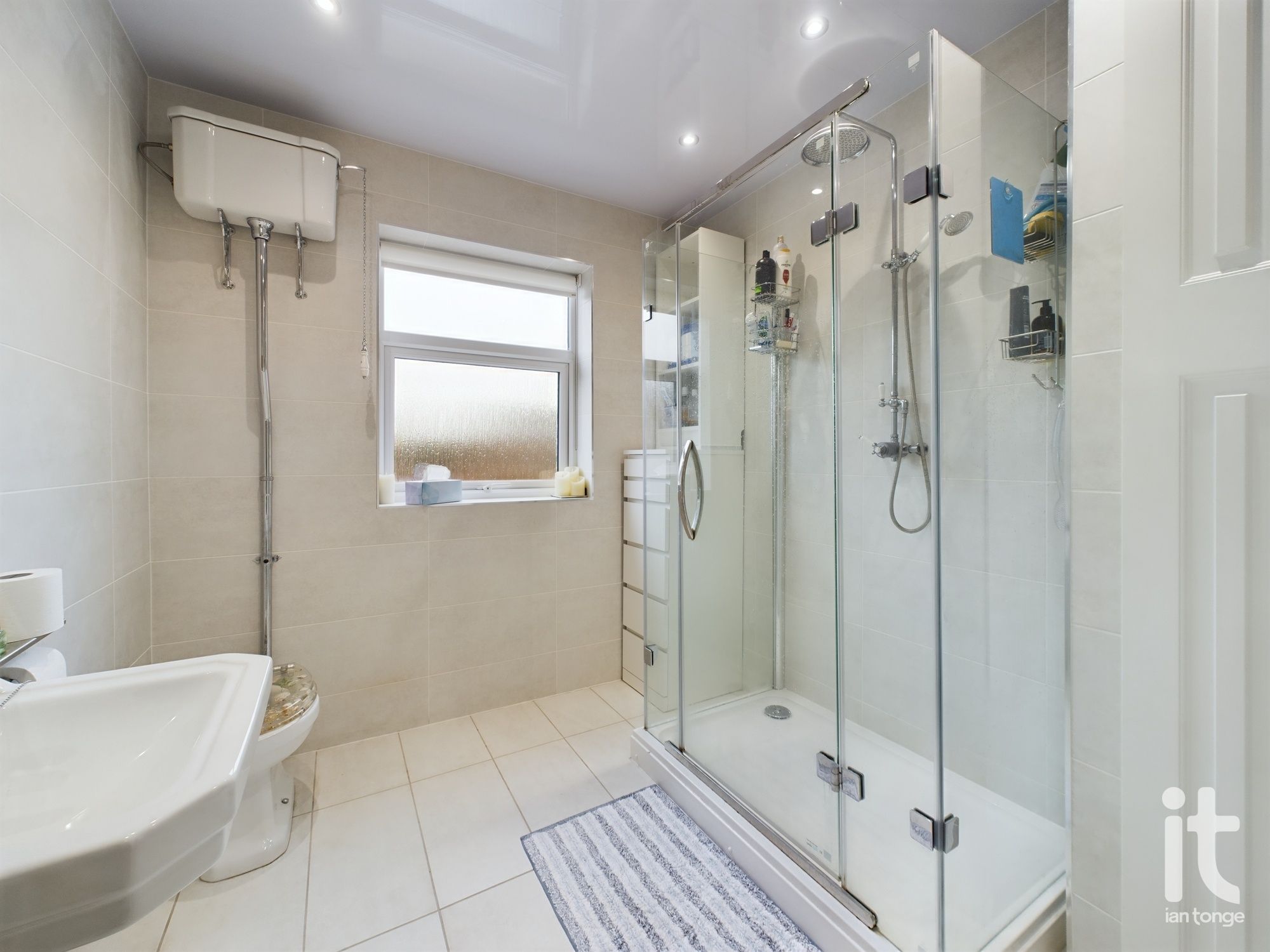 2 bedroom end terraced house Sold in Stockport - Photograph 16.
