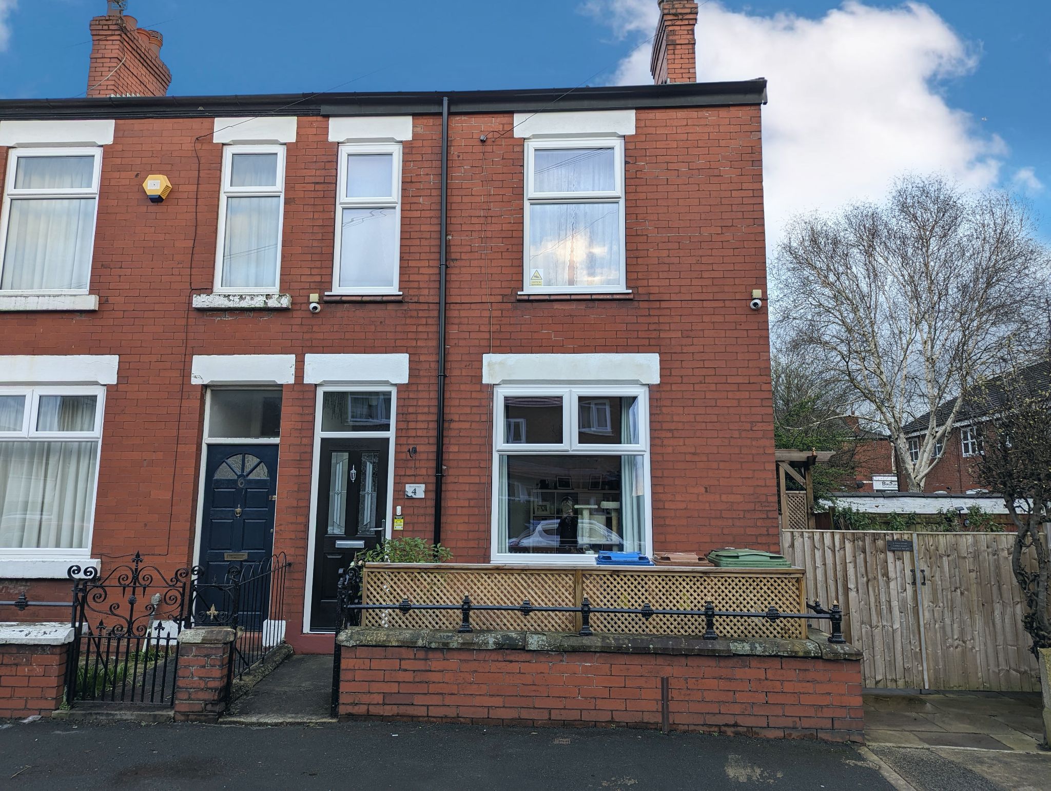 2 bedroom end terraced house Sold in Stockport - Photograph 1.