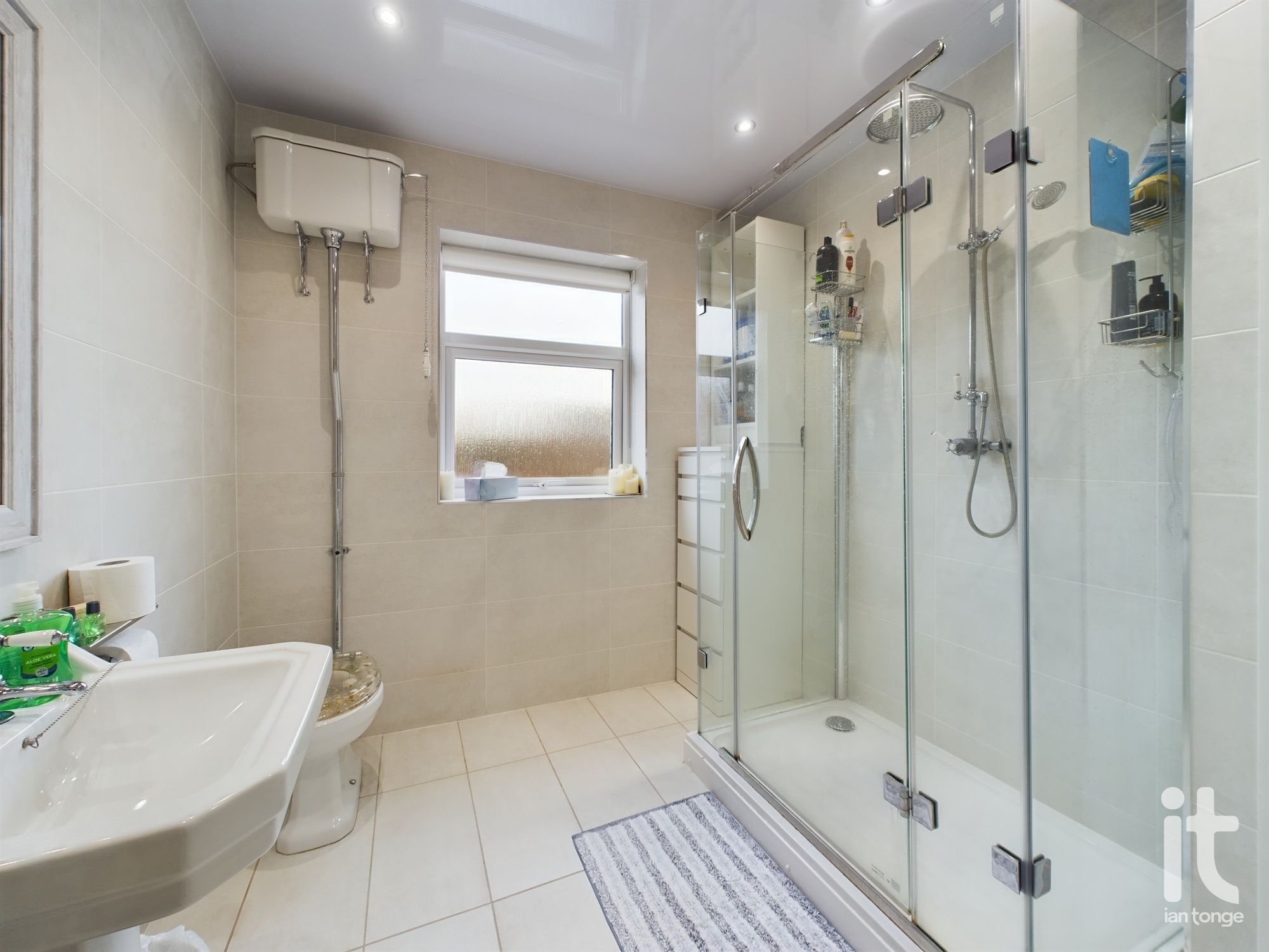 2 bedroom end terraced house Sold in Stockport - Photograph 17.
