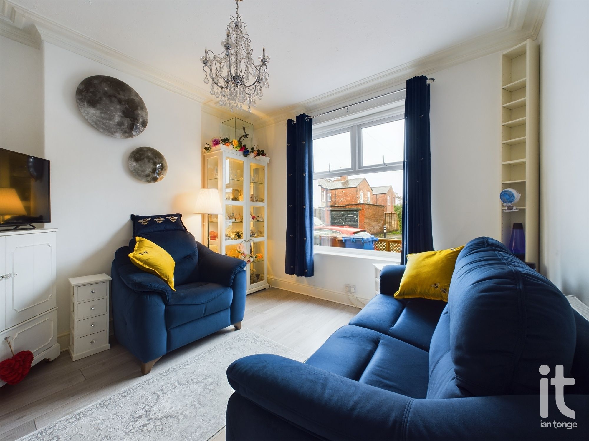 2 bedroom end terraced house Sold in Stockport - Photograph 5.