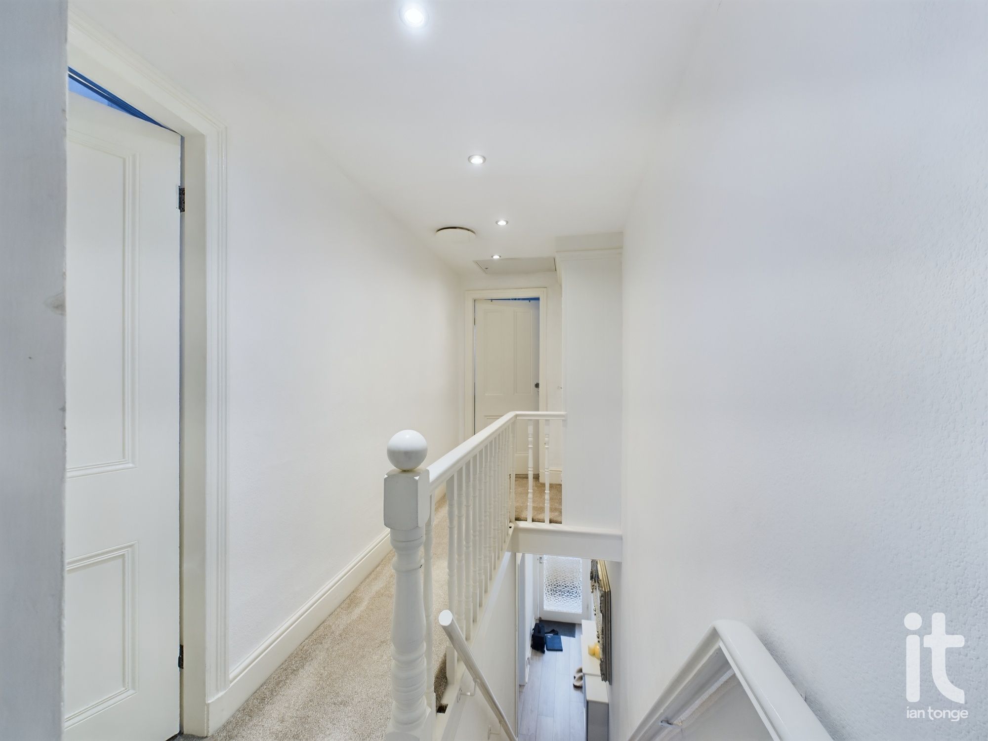 2 bedroom end terraced house Sold in Stockport - Photograph 13.