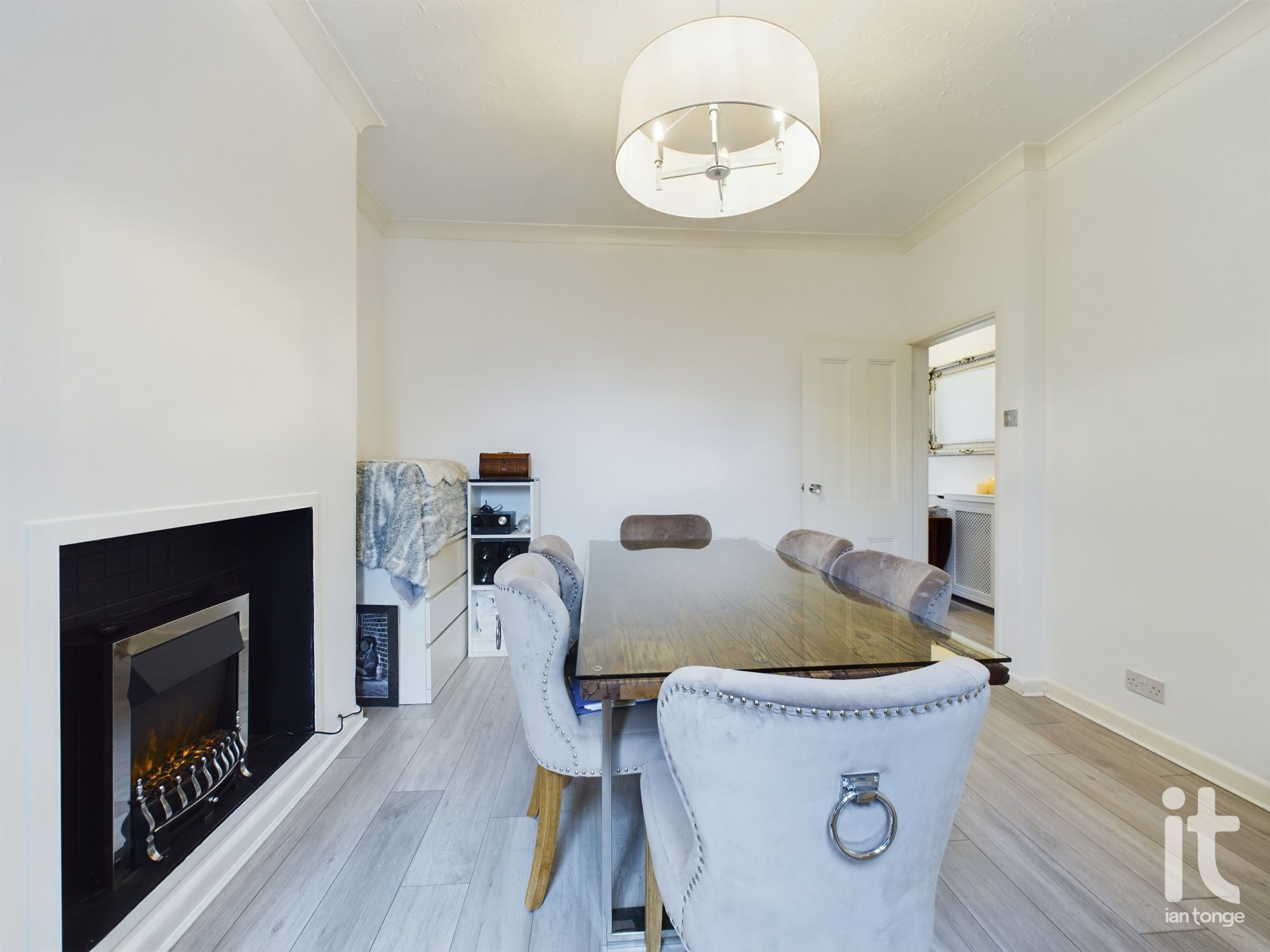 2 bedroom end terraced house Sold in Stockport - Photograph 8.