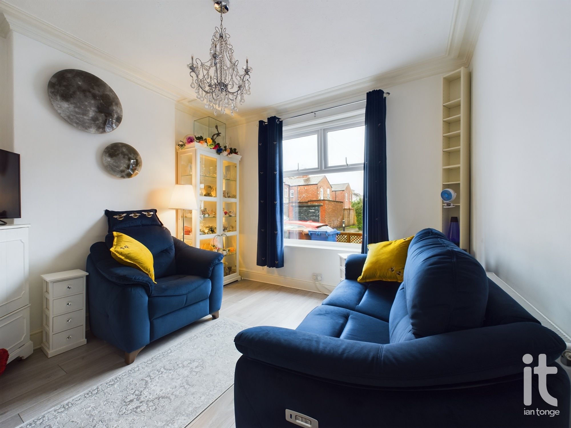 2 bedroom end terraced house Sold in Stockport - Photograph 4.