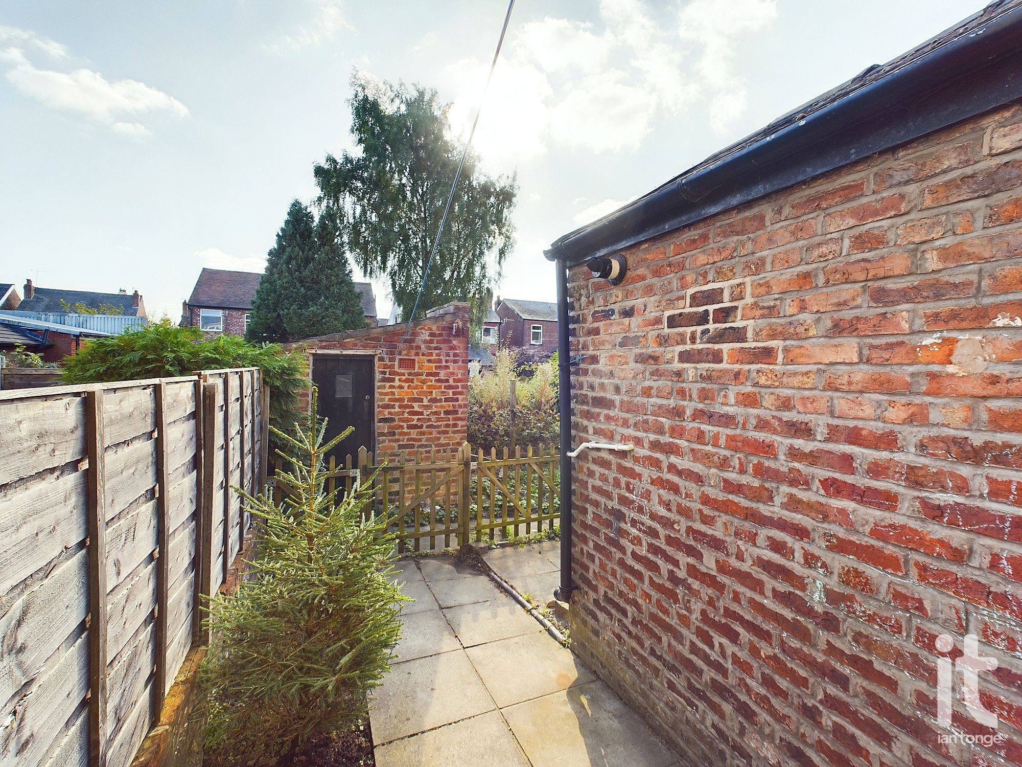 2 bedroom mid terraced house SSTC in Stockport - Photograph 32.