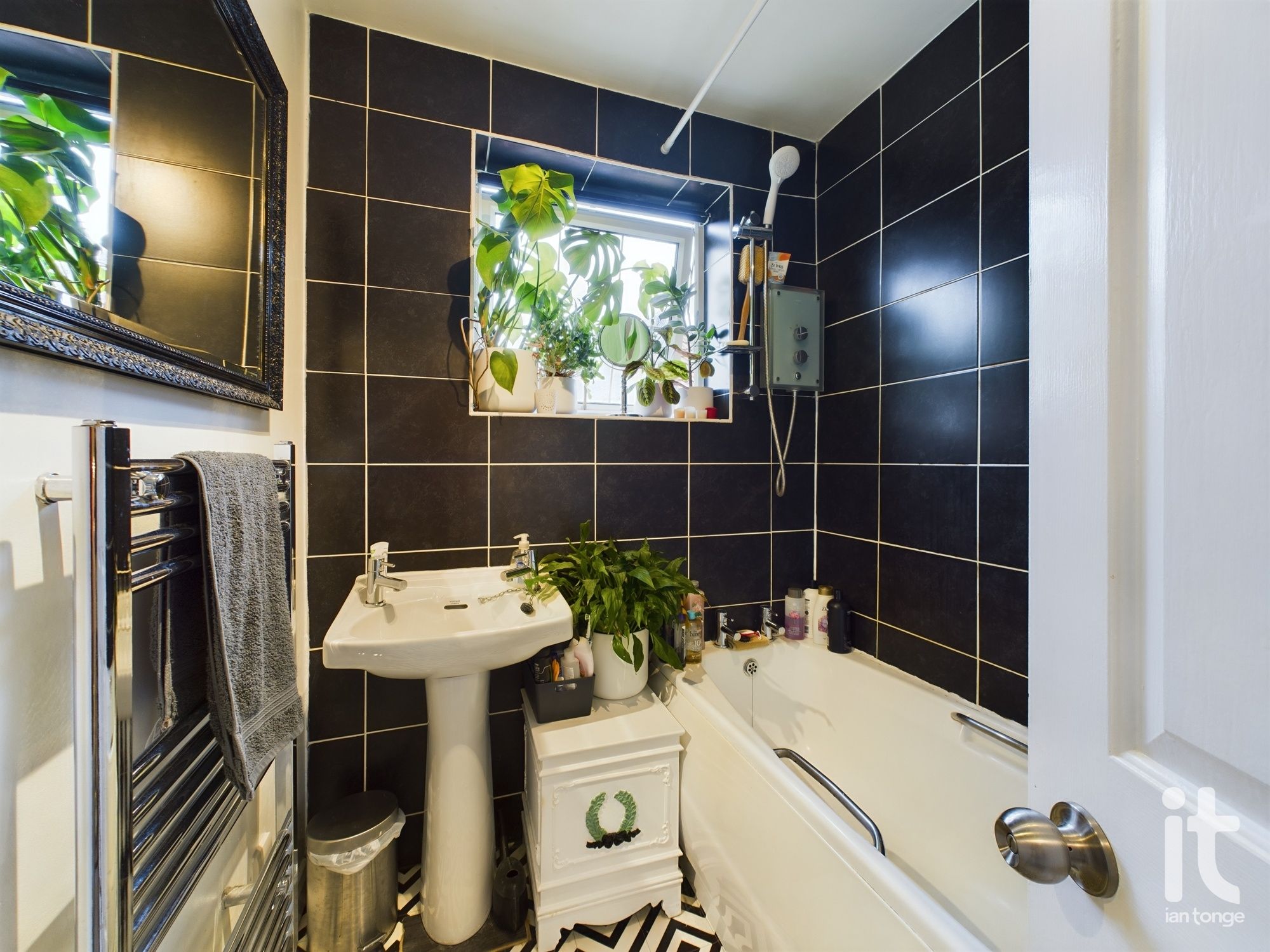 3 bedroom semi-detached house Sold in Stockport - Photograph 18.