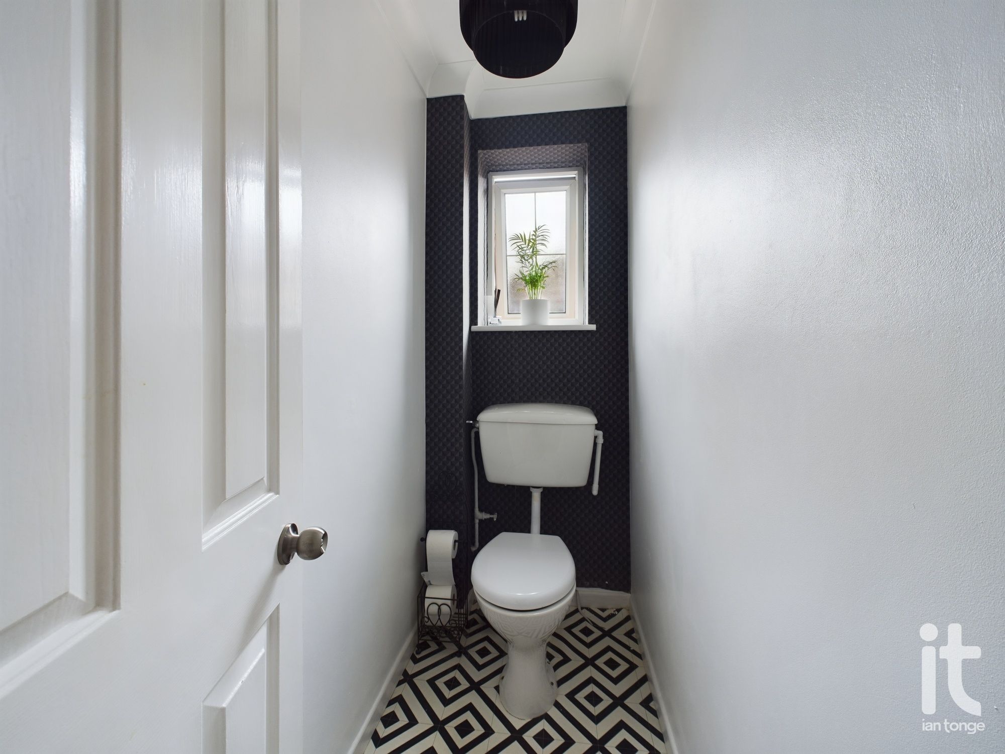 3 bedroom semi-detached house Sold in Stockport - Photograph 19.