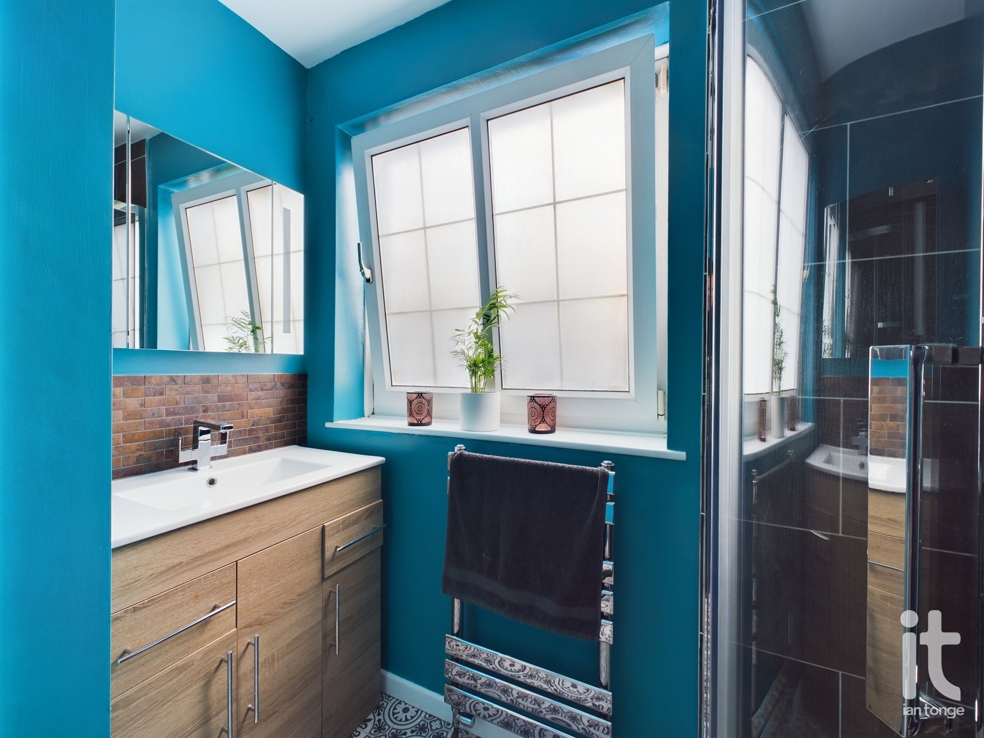 3 bedroom semi-detached house Sold in Stockport - Photograph 15.