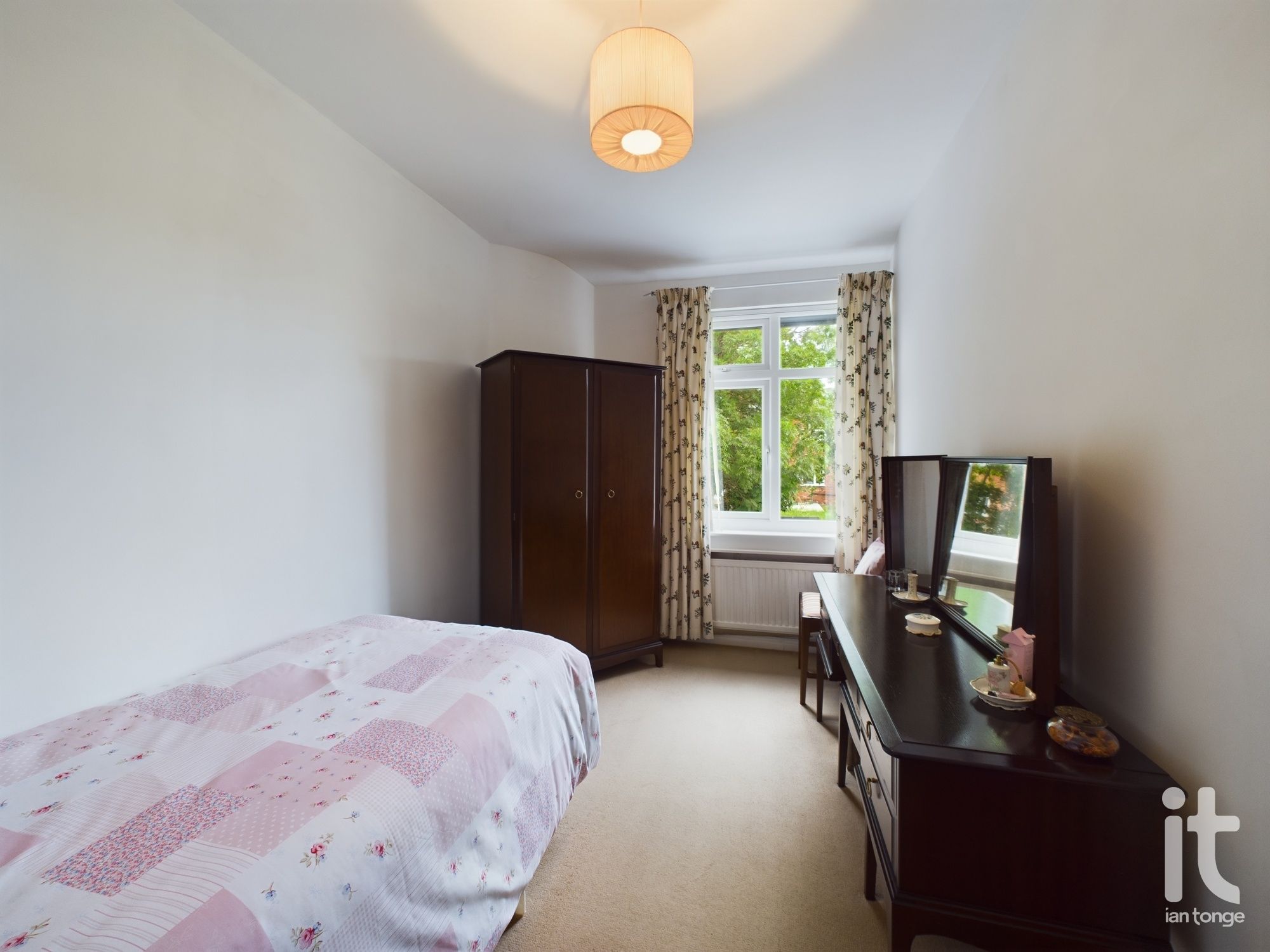 2 bedroom semi-detached house Under Offer in Stockport - Photograph 29.