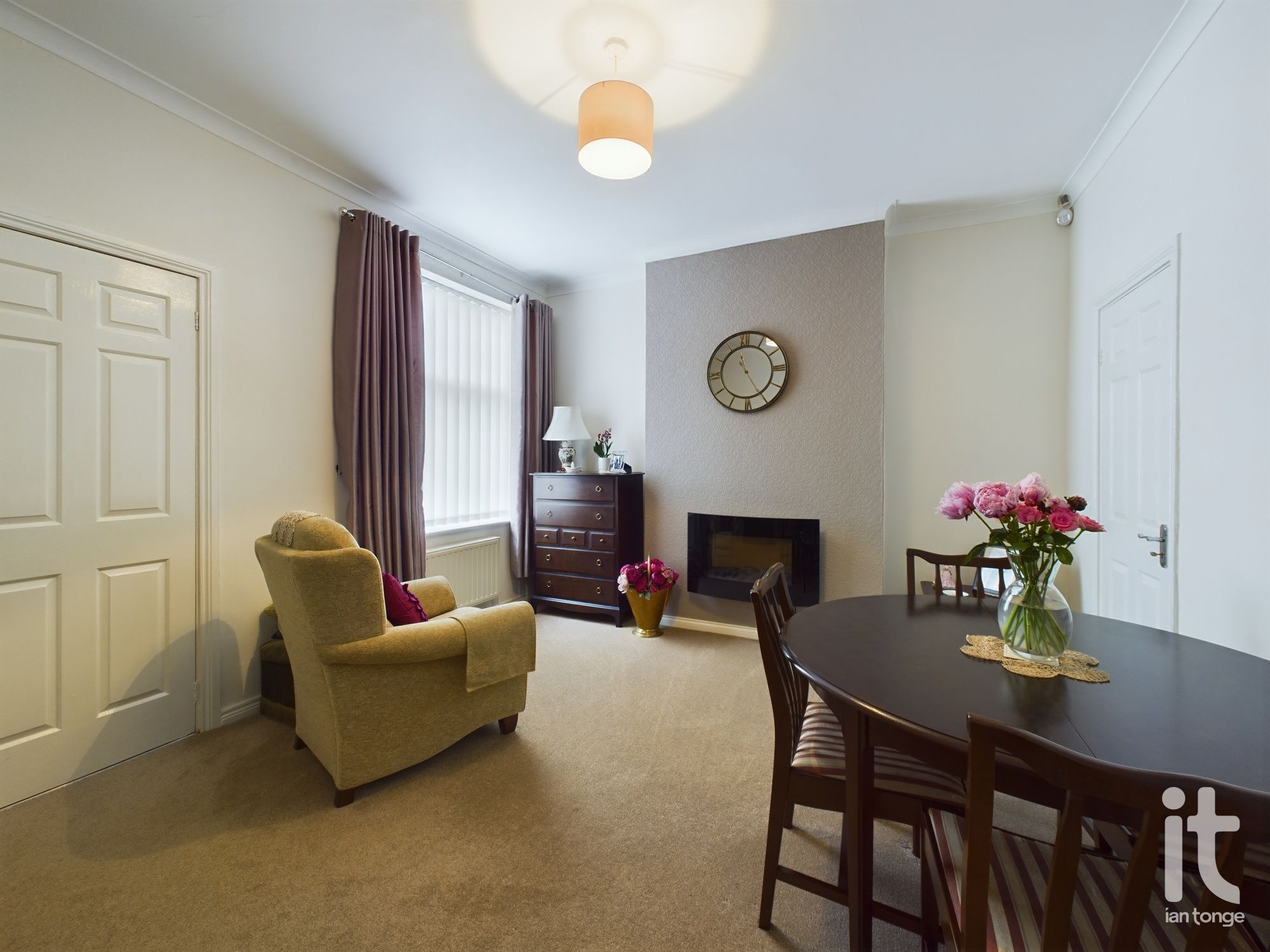 2 bedroom semi-detached house Under Offer in Stockport - Photograph 11.
