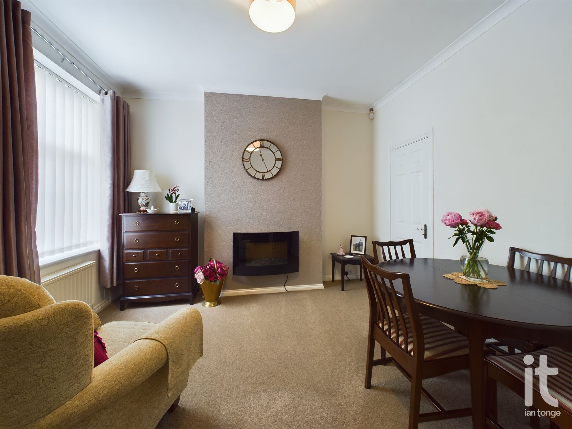 2 bedroom semi-detached house Under Offer in Stockport - Photograph 13.