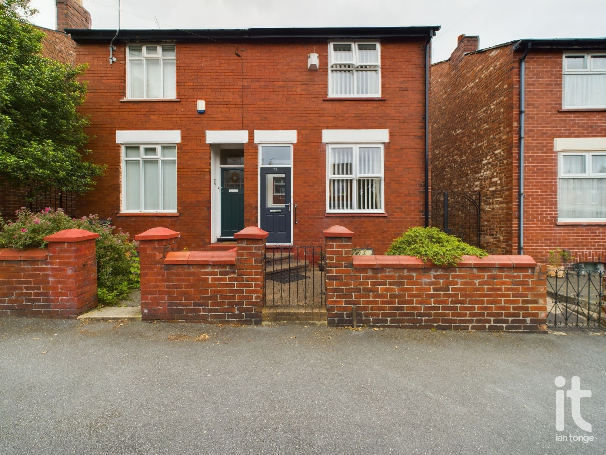 2 bedroom semi-detached house Under Offer in Stockport - Photograph 36.