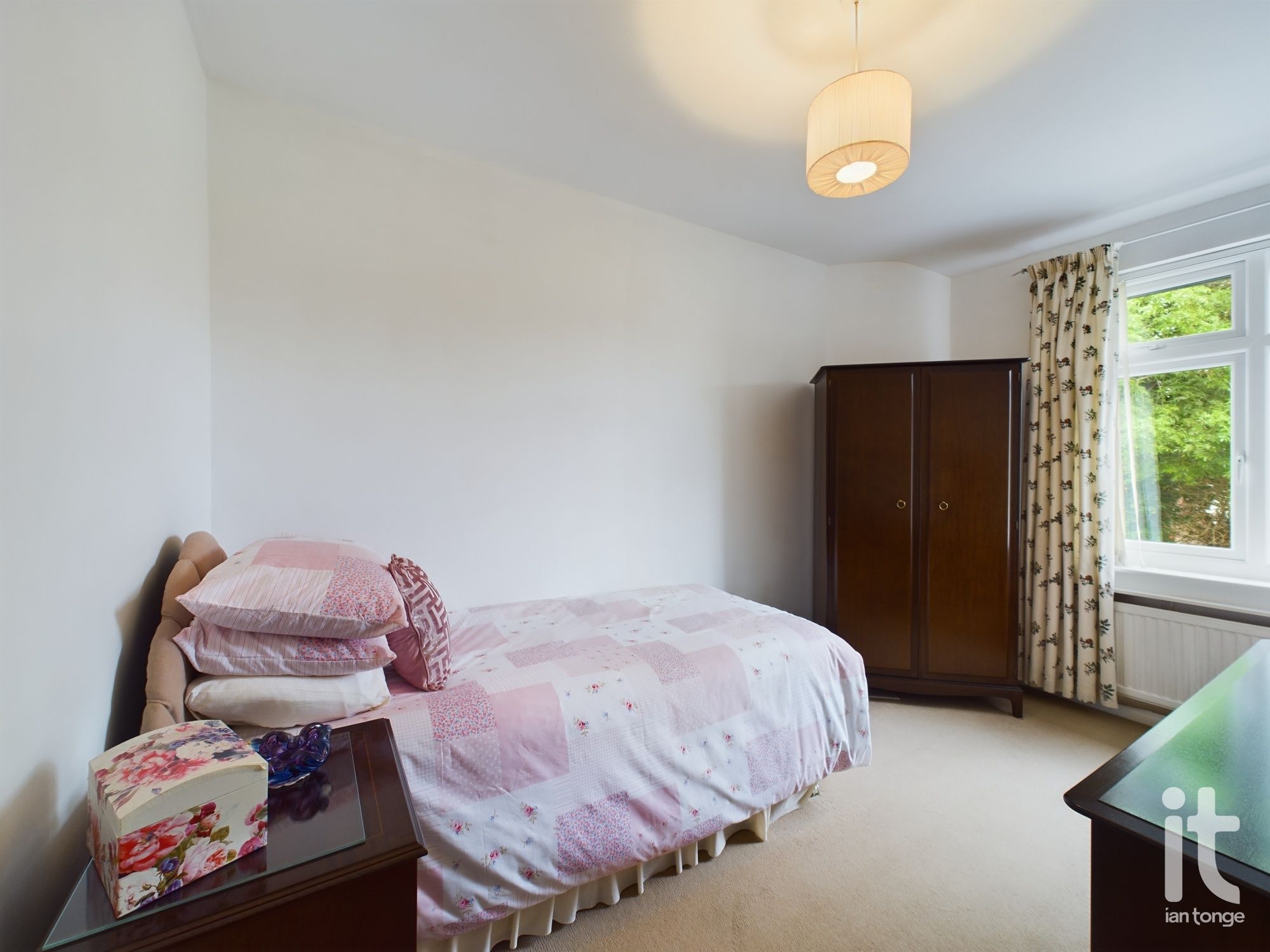 2 bedroom semi-detached house Under Offer in Stockport - Photograph 27.