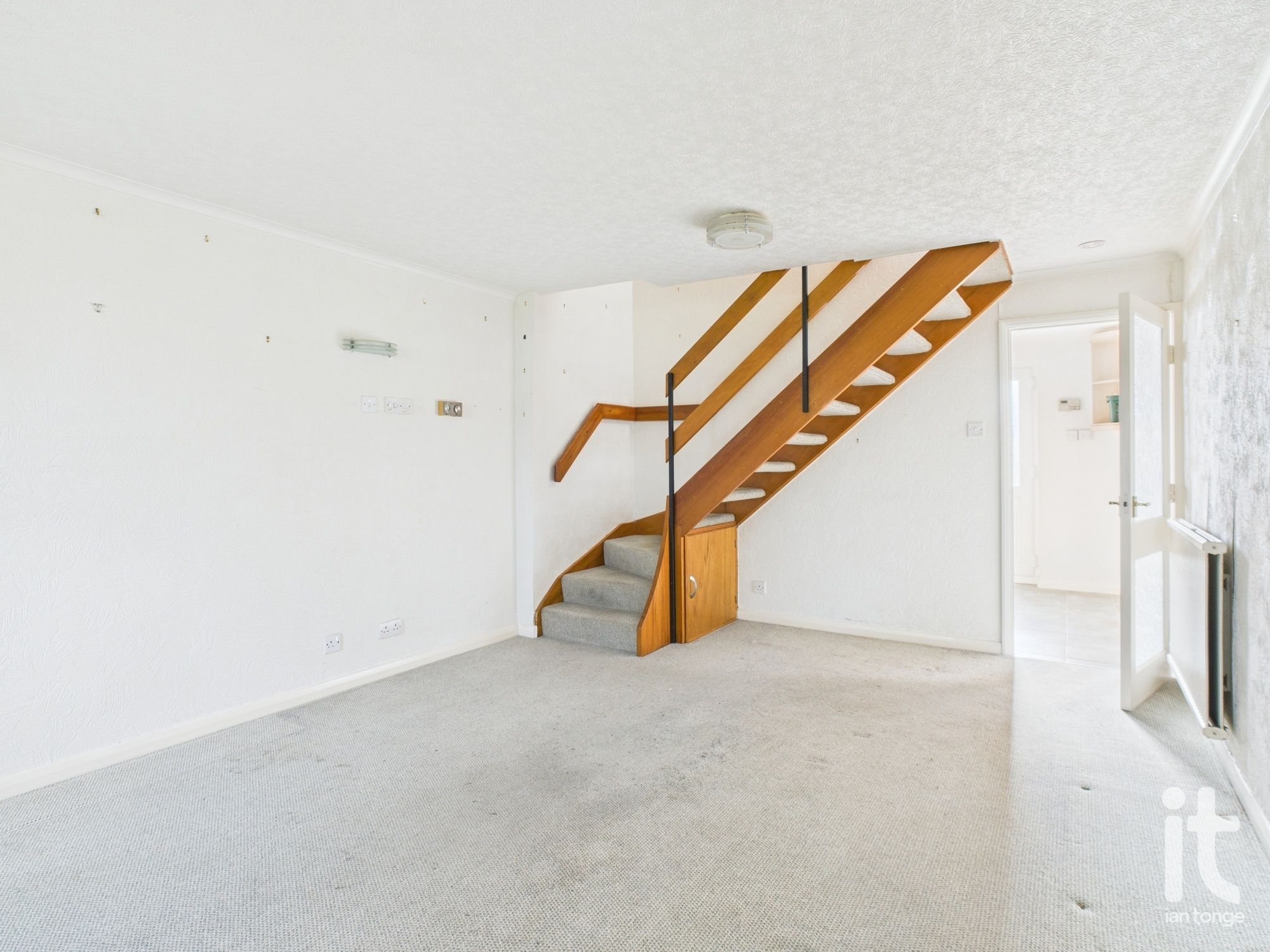 2 bedroom mews house SSTC in Stockport - Photograph 4.