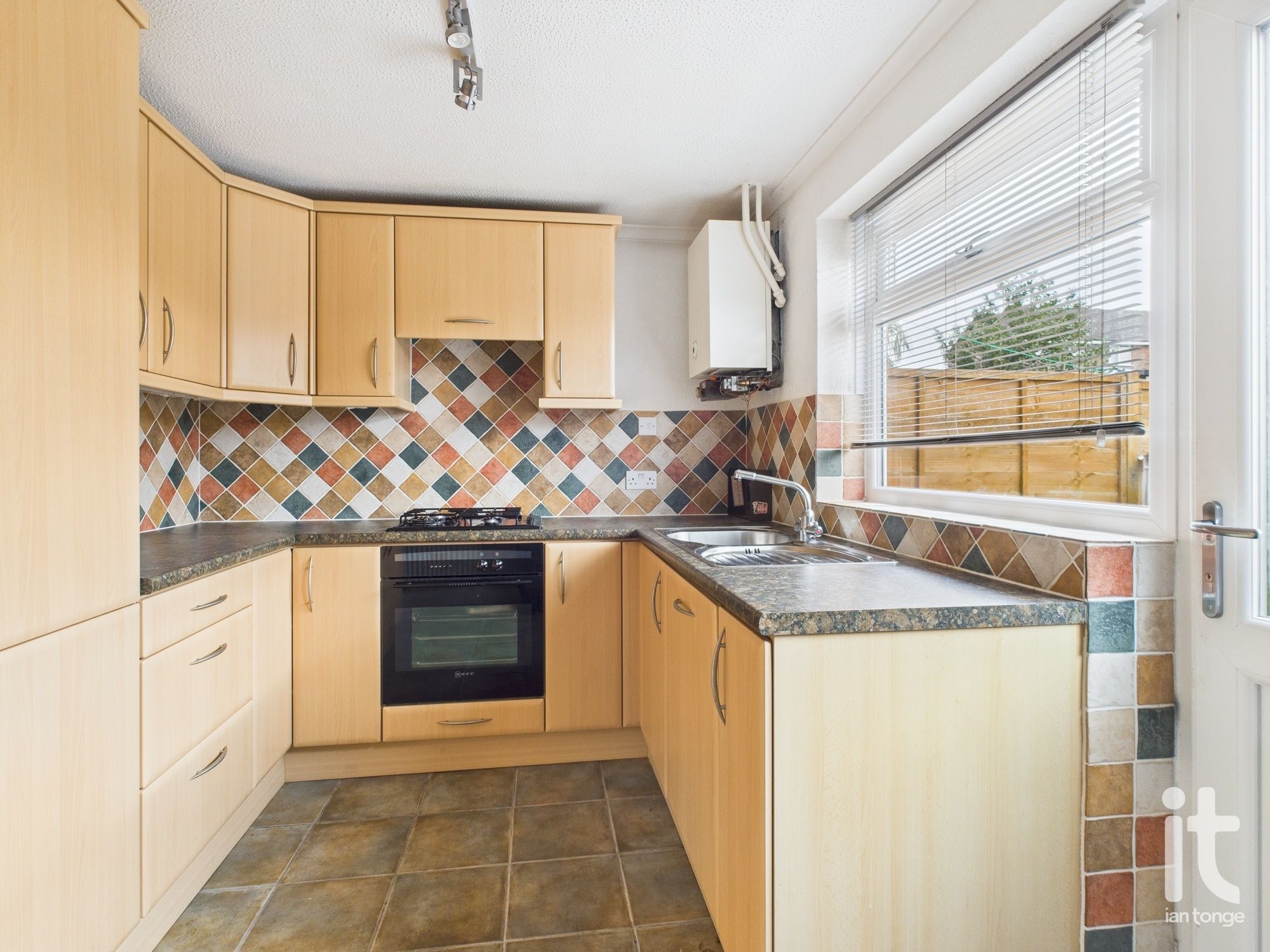 2 bedroom mews house SSTC in Stockport - Photograph 6.