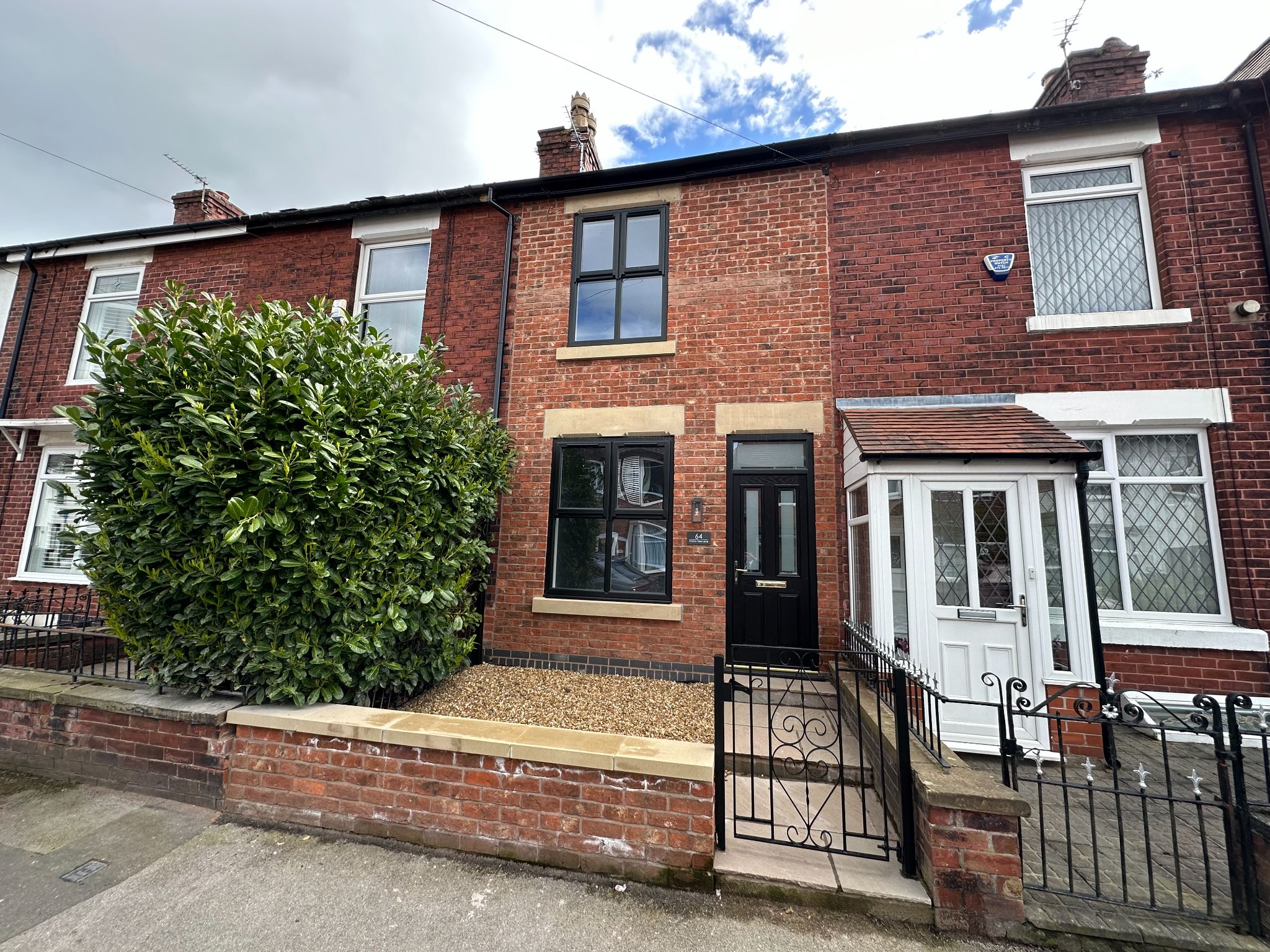 2 bedroom mid terraced house To Let in Stockport - Property photograph.