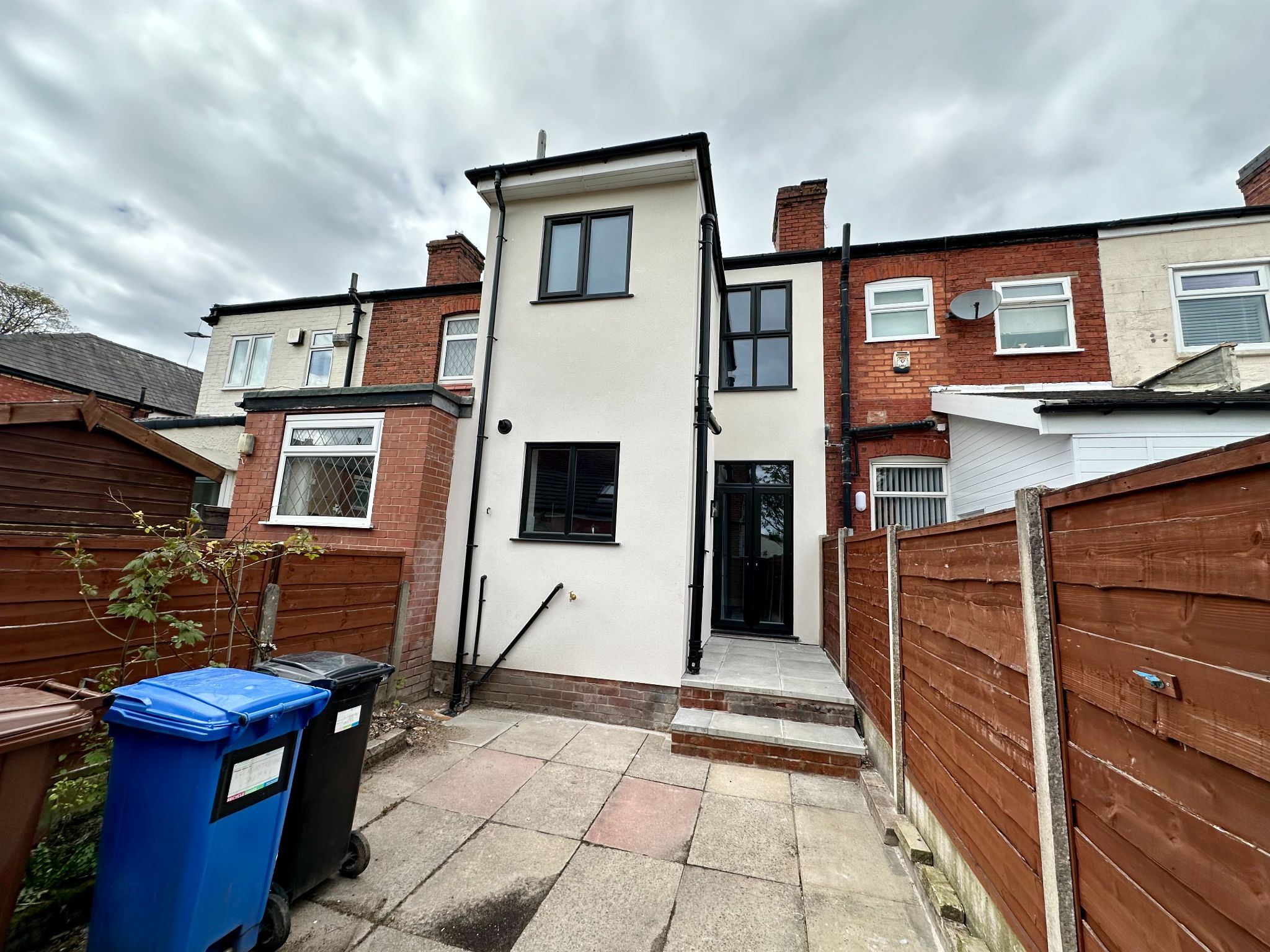 2 bedroom mid terraced house To Let in Stockport - Photograph 4.