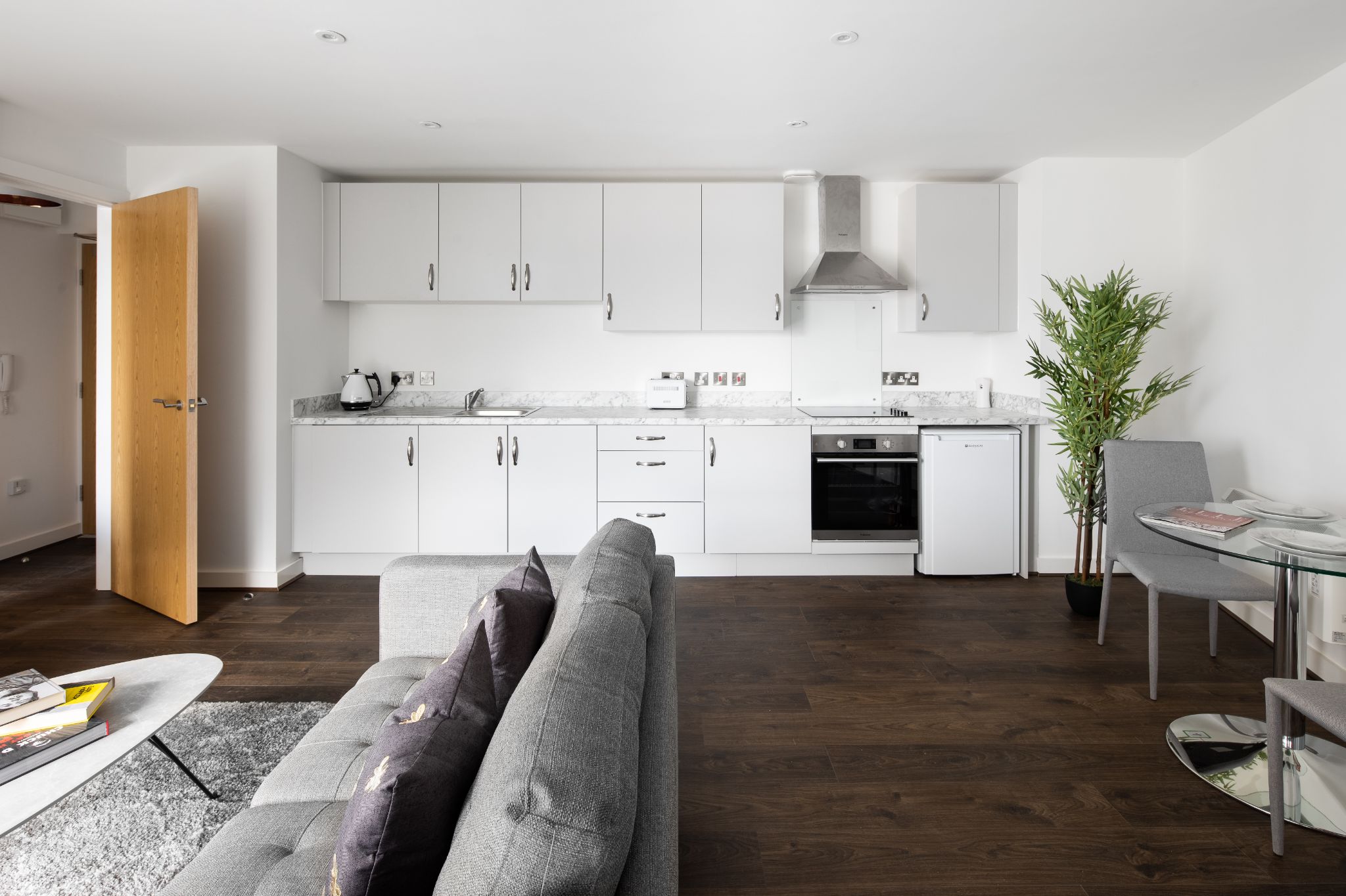 Apartment Flat/apartment Under Offer in Stockport - Photograph 2.