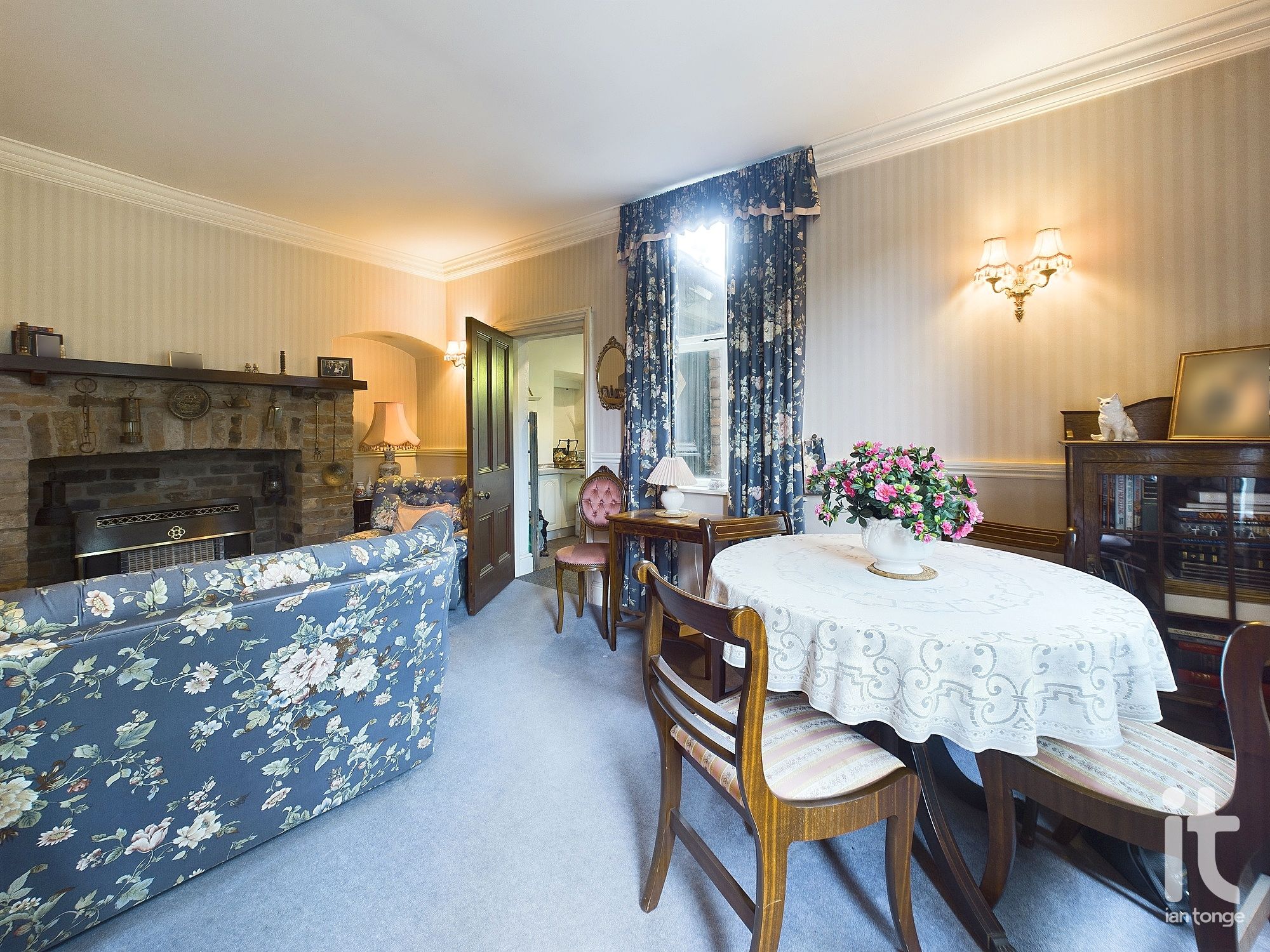 4 bedroom semi-detached house Under Offer in Stockport - Photograph 12.